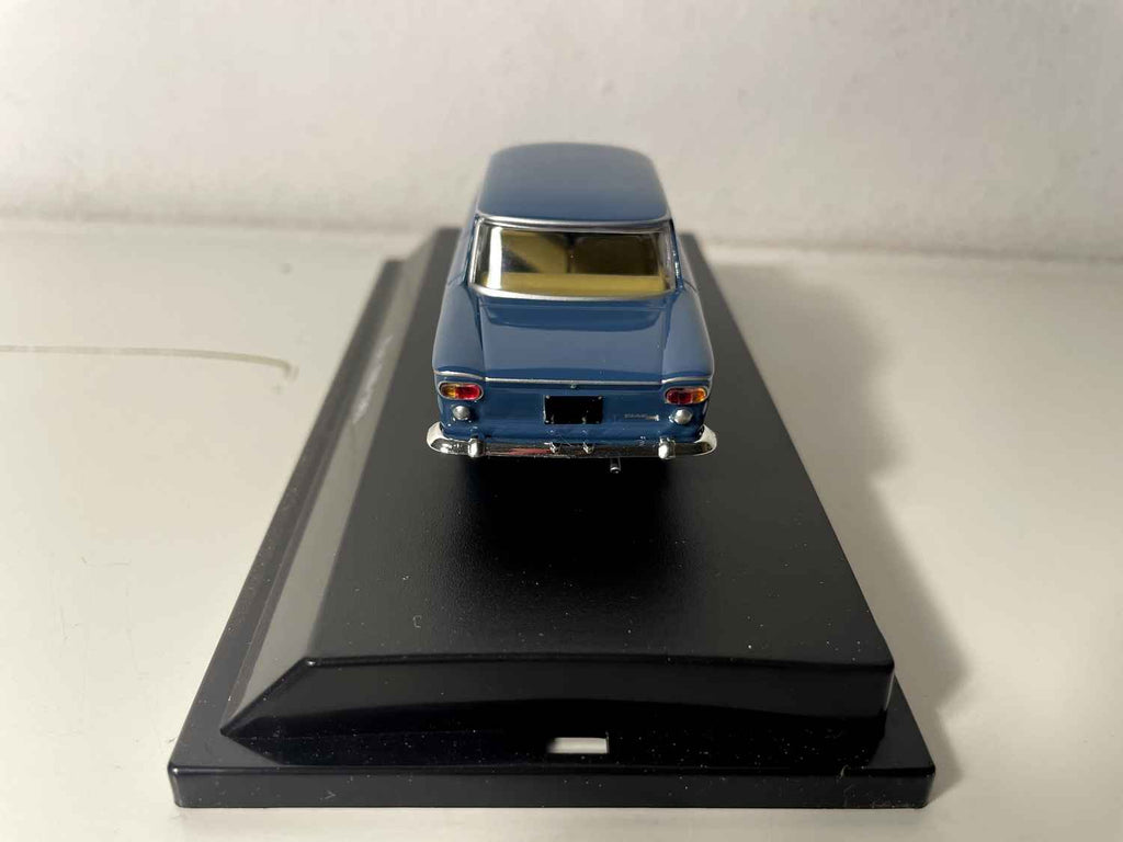 Fiat 1500 blu del 1961 - collezione modelli Starline