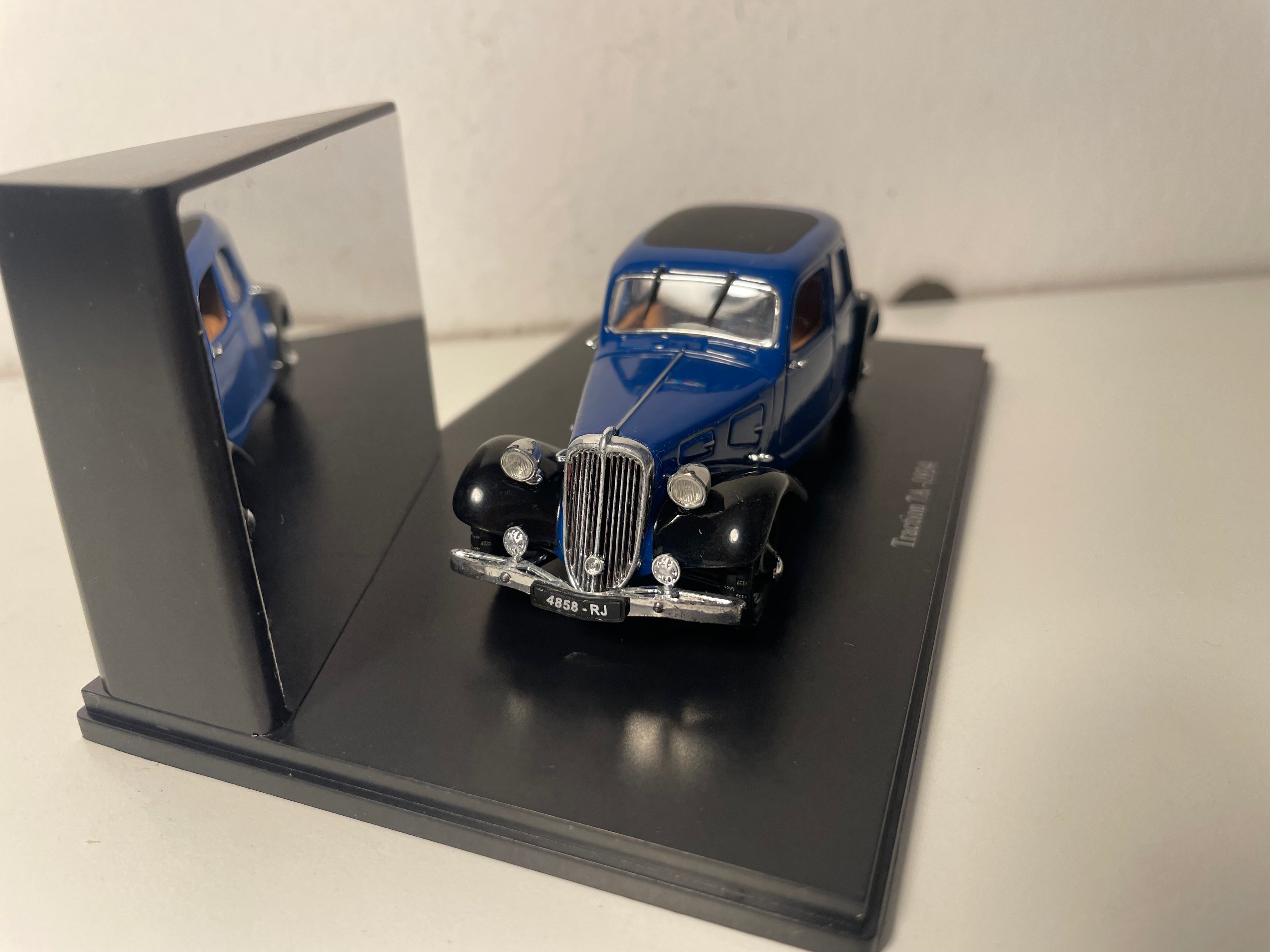 1934 Blue Citroën Traction 7A (plexiglass box)