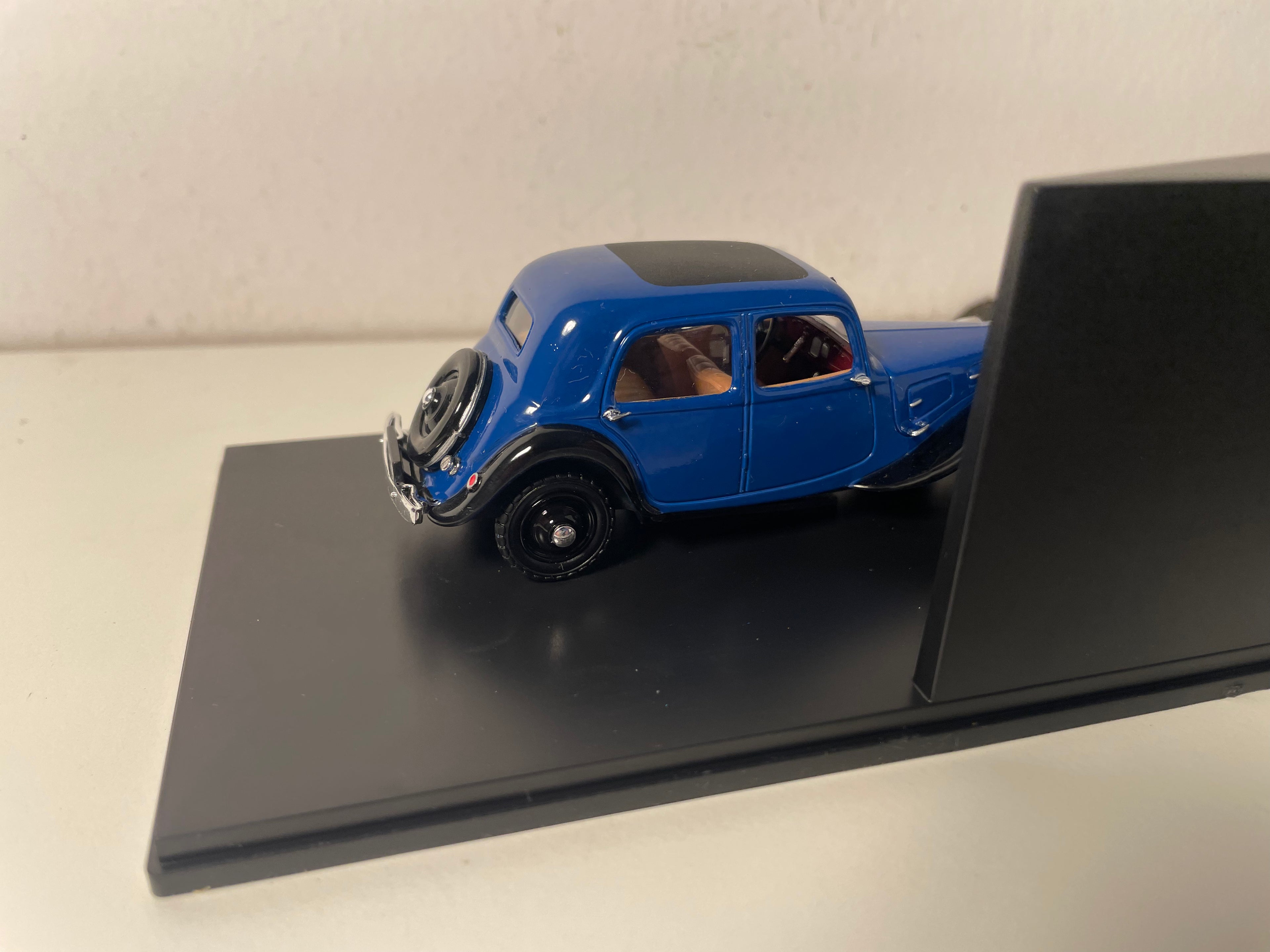 1934 Blue Citroën Traction 7A (plexiglass box)