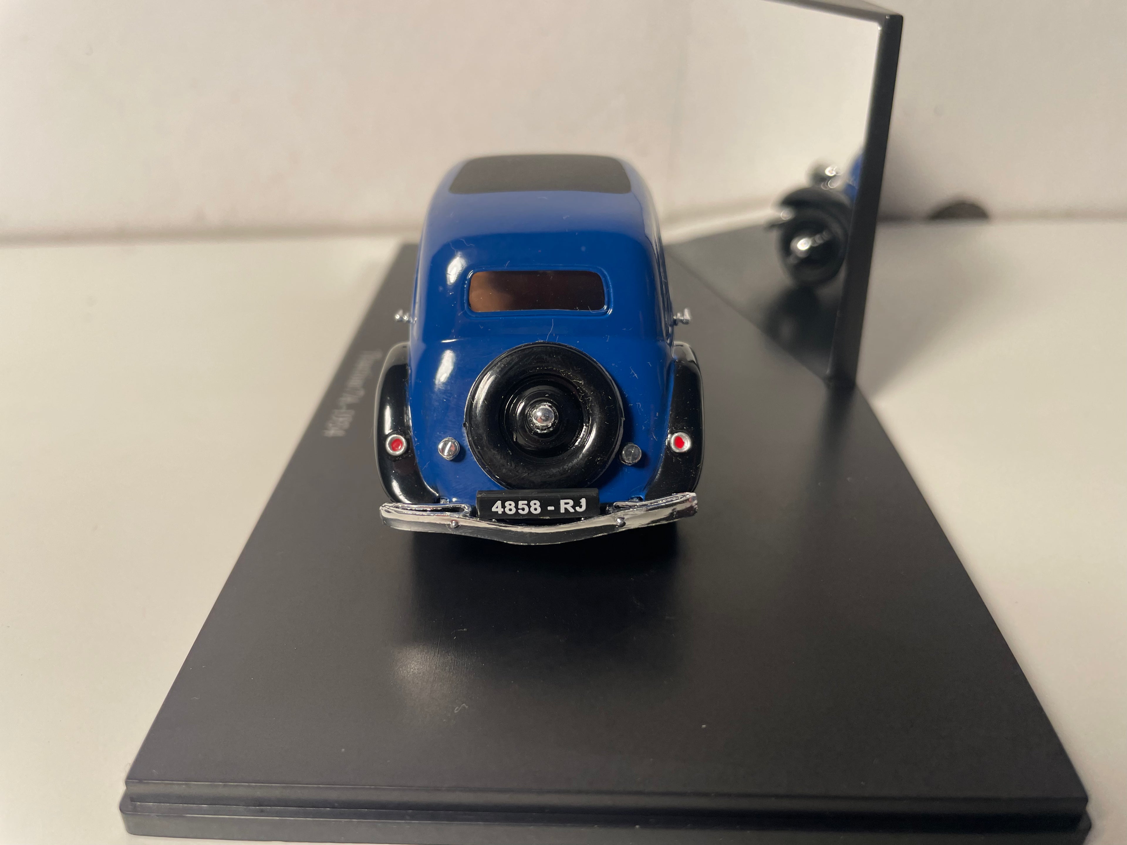 1934 Blue Citroën Traction 7A (plexiglass box)