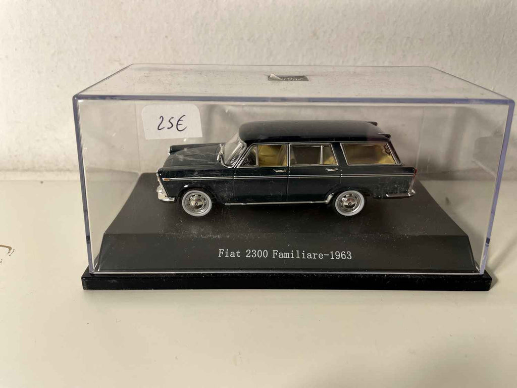 Fiat 2300 Familiare ciemnozielony z 1963 roku - kolekcja modeli Starline