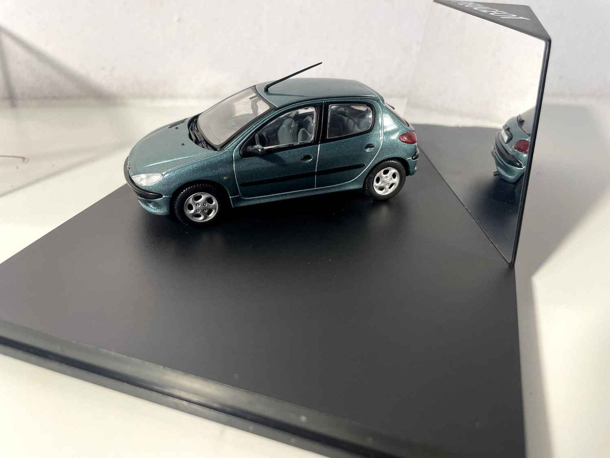 Peugeot 206 berline XT Premium verte de 1998 (coffret boite rectangle) Norev