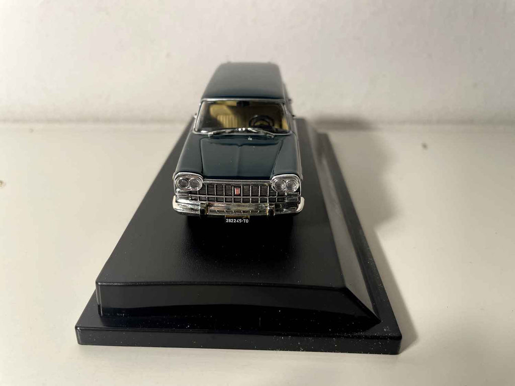 Fiat 2300 Familiare ciemnozielony z 1963 roku - kolekcja modeli Starline