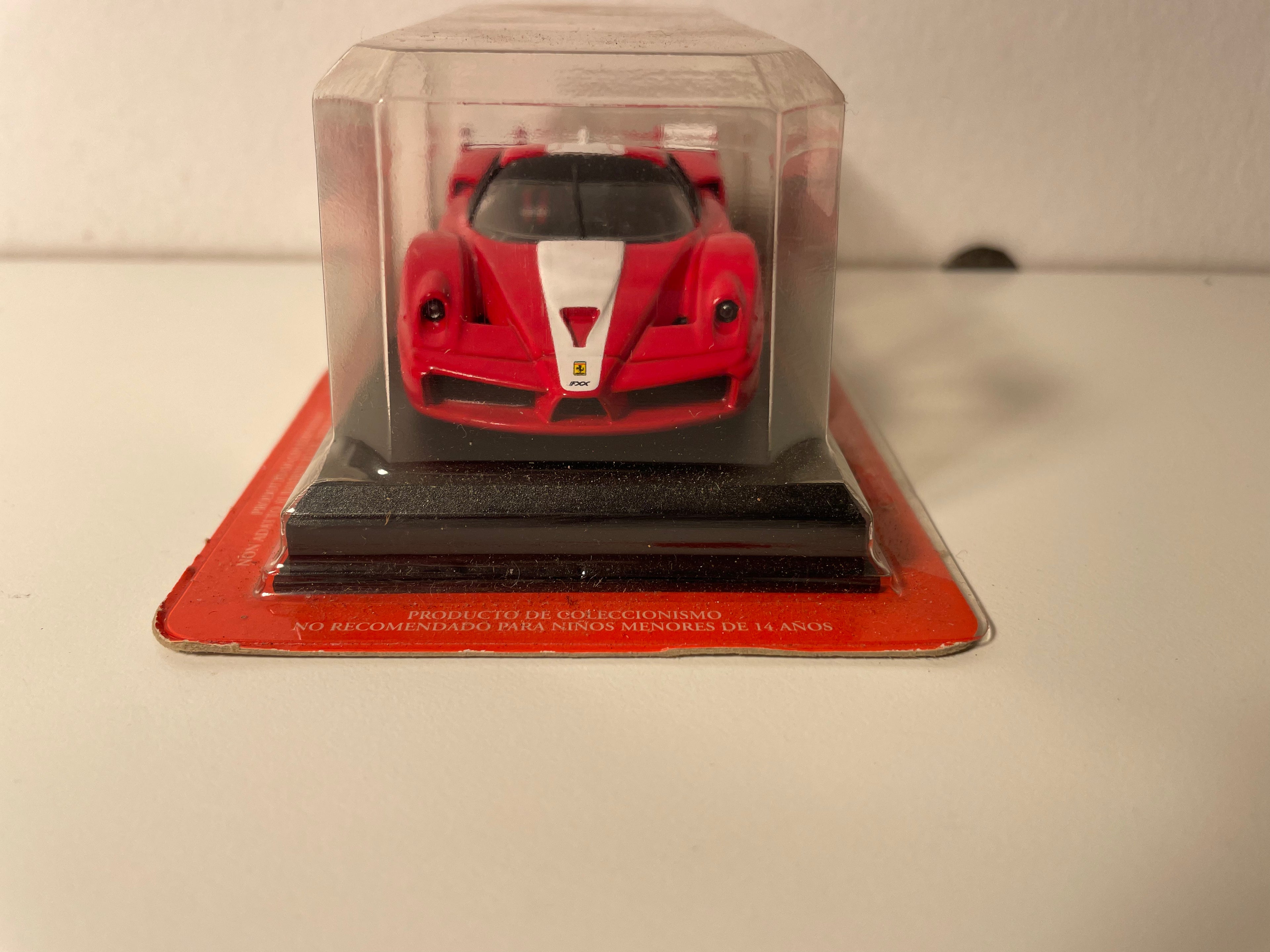 Ferrari FXX rout a wäiss (blister)