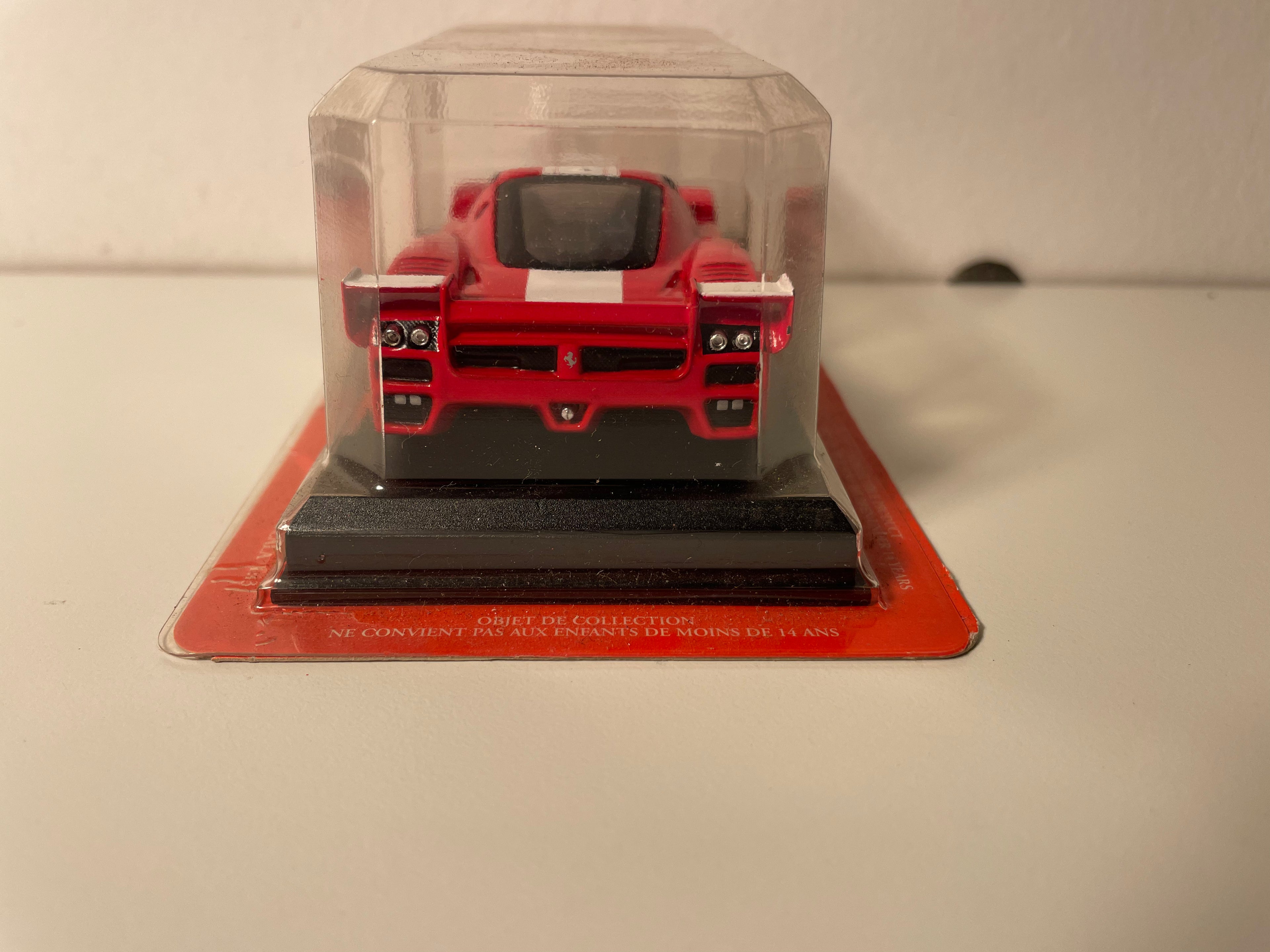 Ferrari FXX rout a wäiss (blister)
