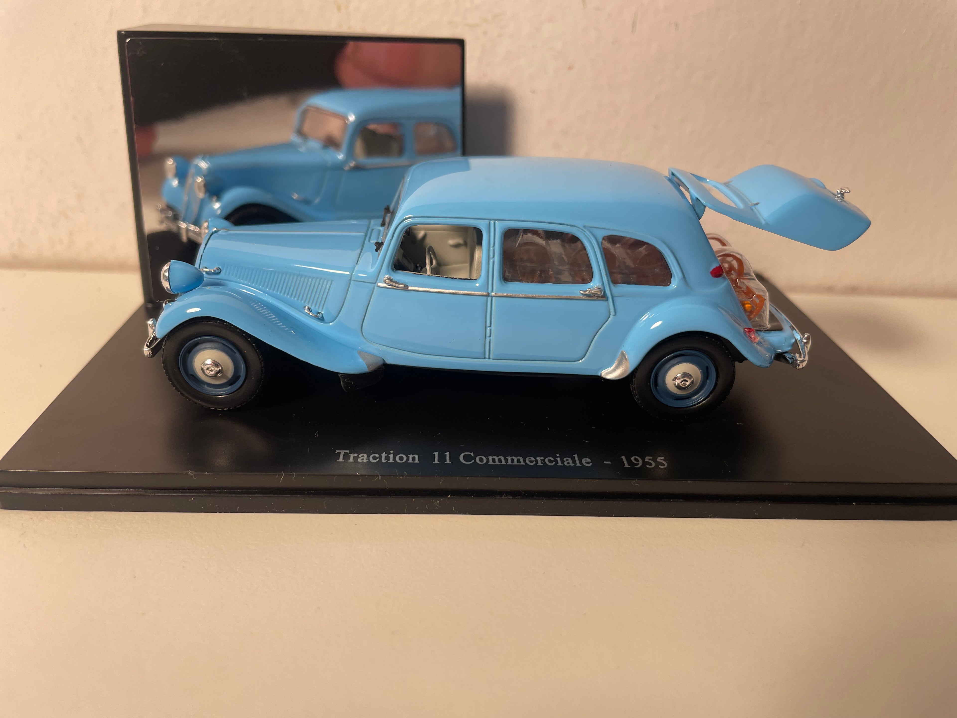1955 Citroën Traction 11 Commerciale Light Blue (Plexi Box)