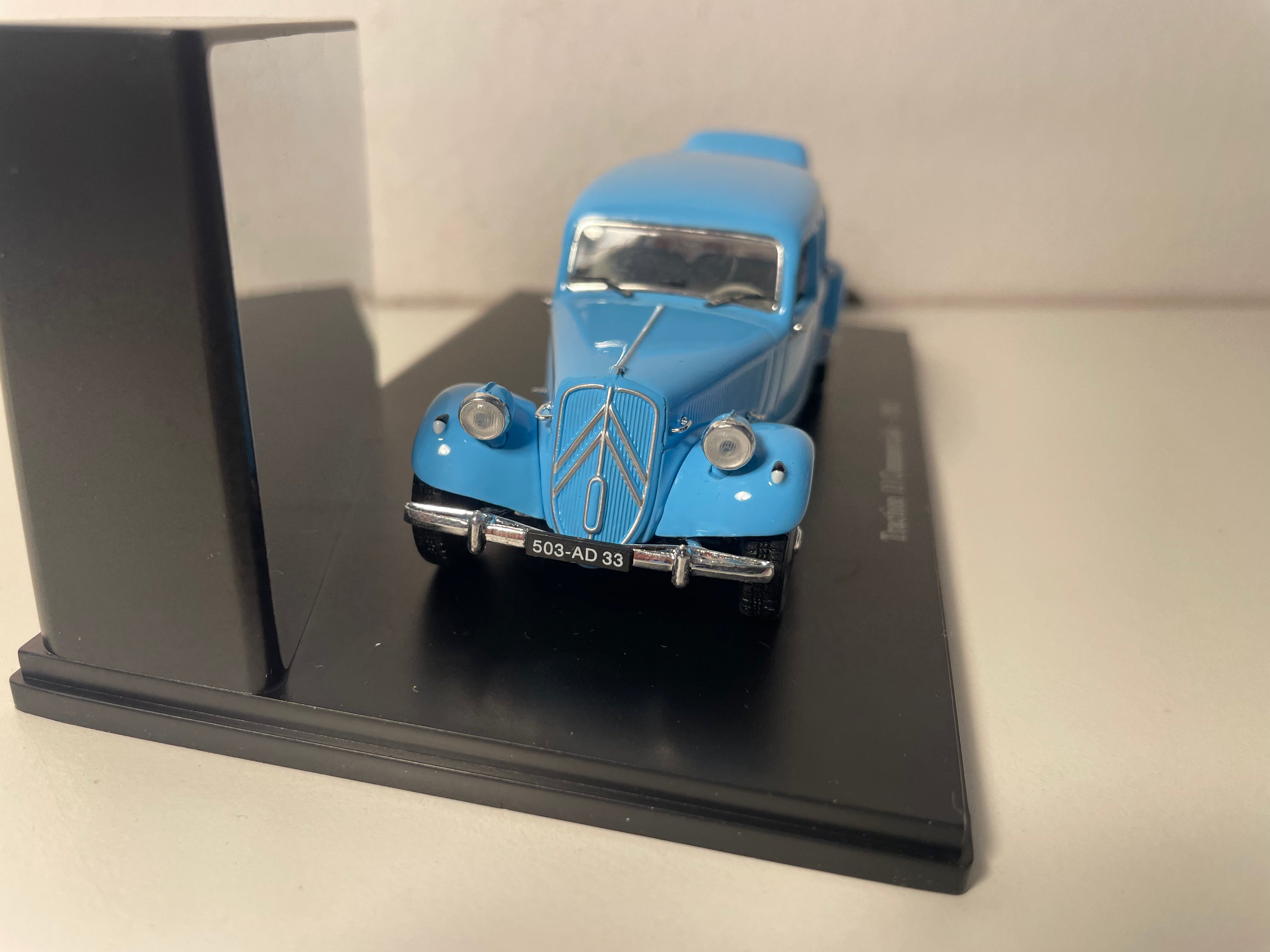 1955 Citroën Traction 11 Commerciale Light Blue (Plexi Box)