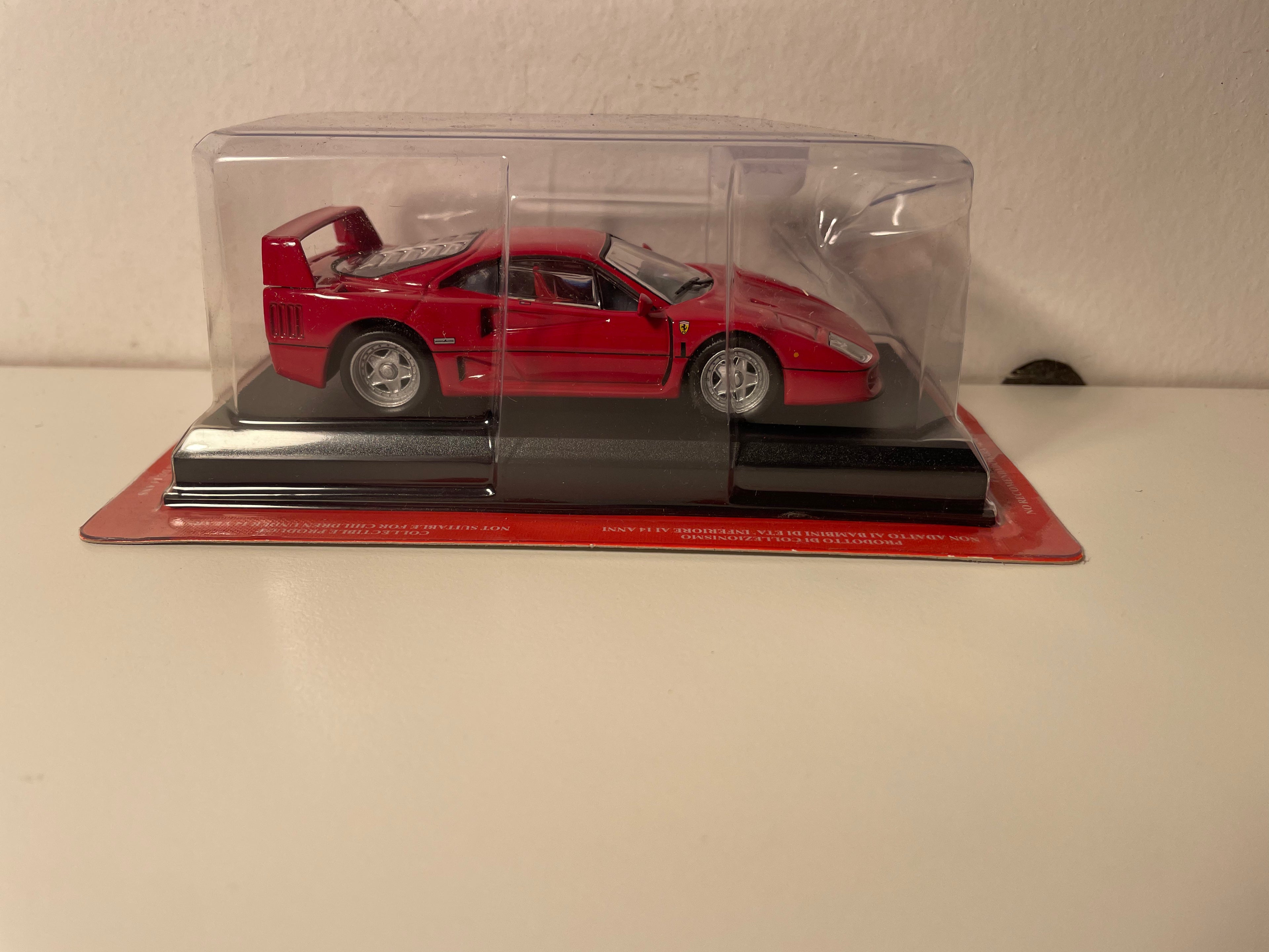 Ferrari F40 rouge (blister)
