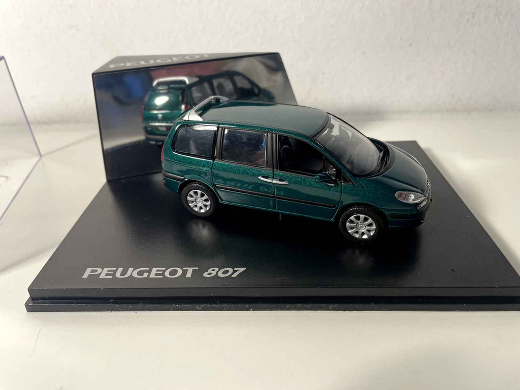 Peugeot 807 verte foncée (coffret boite rectangle) Norev