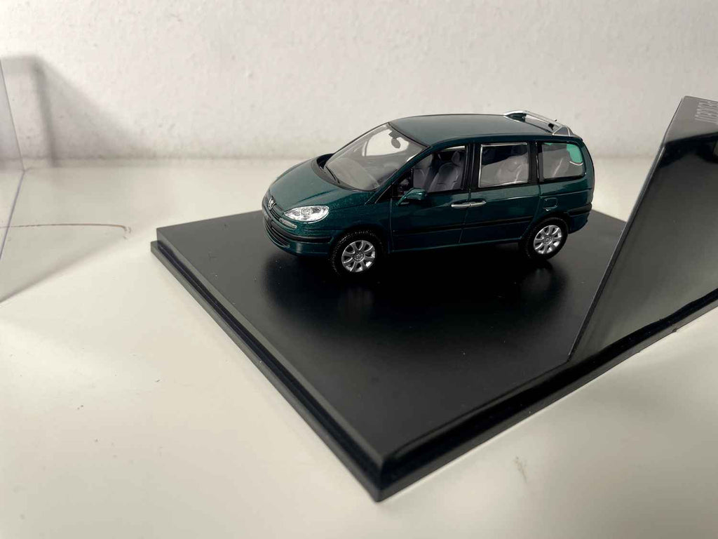 Peugeot 807 verte foncée (coffret boite rectangle) Norev