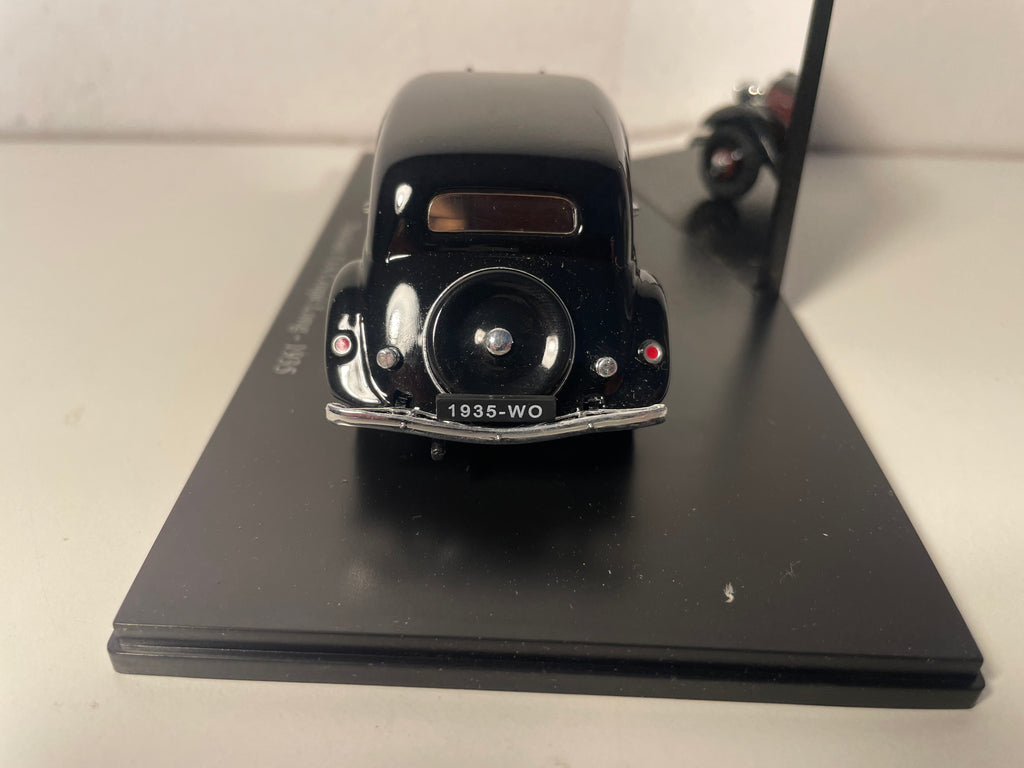 Citroën Traction 11A Coupé Long bordowy i czarny z 1935 roku (pudełko plexi)