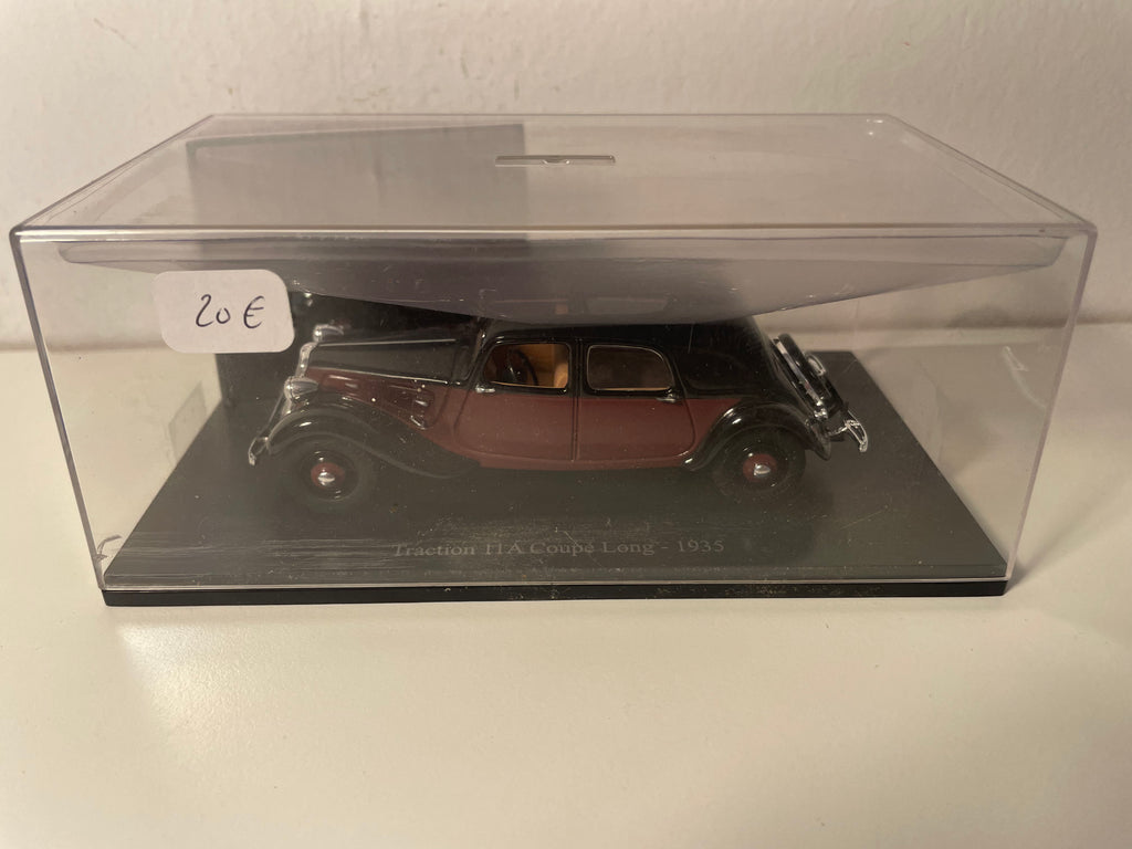 Citroën Traction 11A Coupé Long bordowy i czarny z 1935 roku (pudełko plexi)