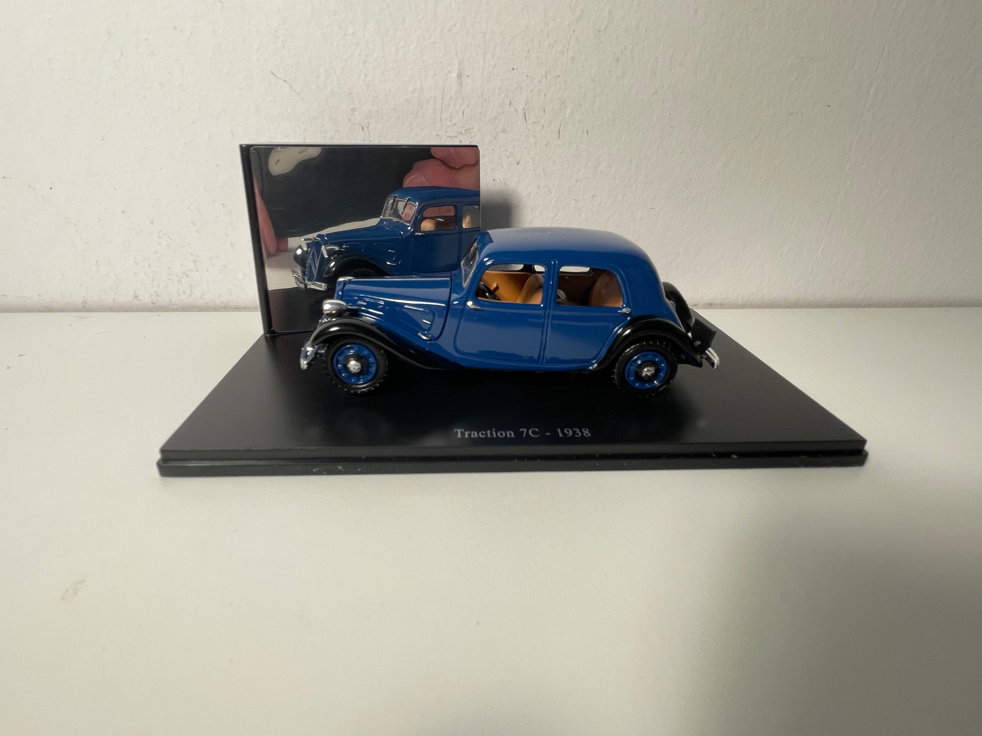 1938 Citroën Traction 7C Blue (Plexi Box)