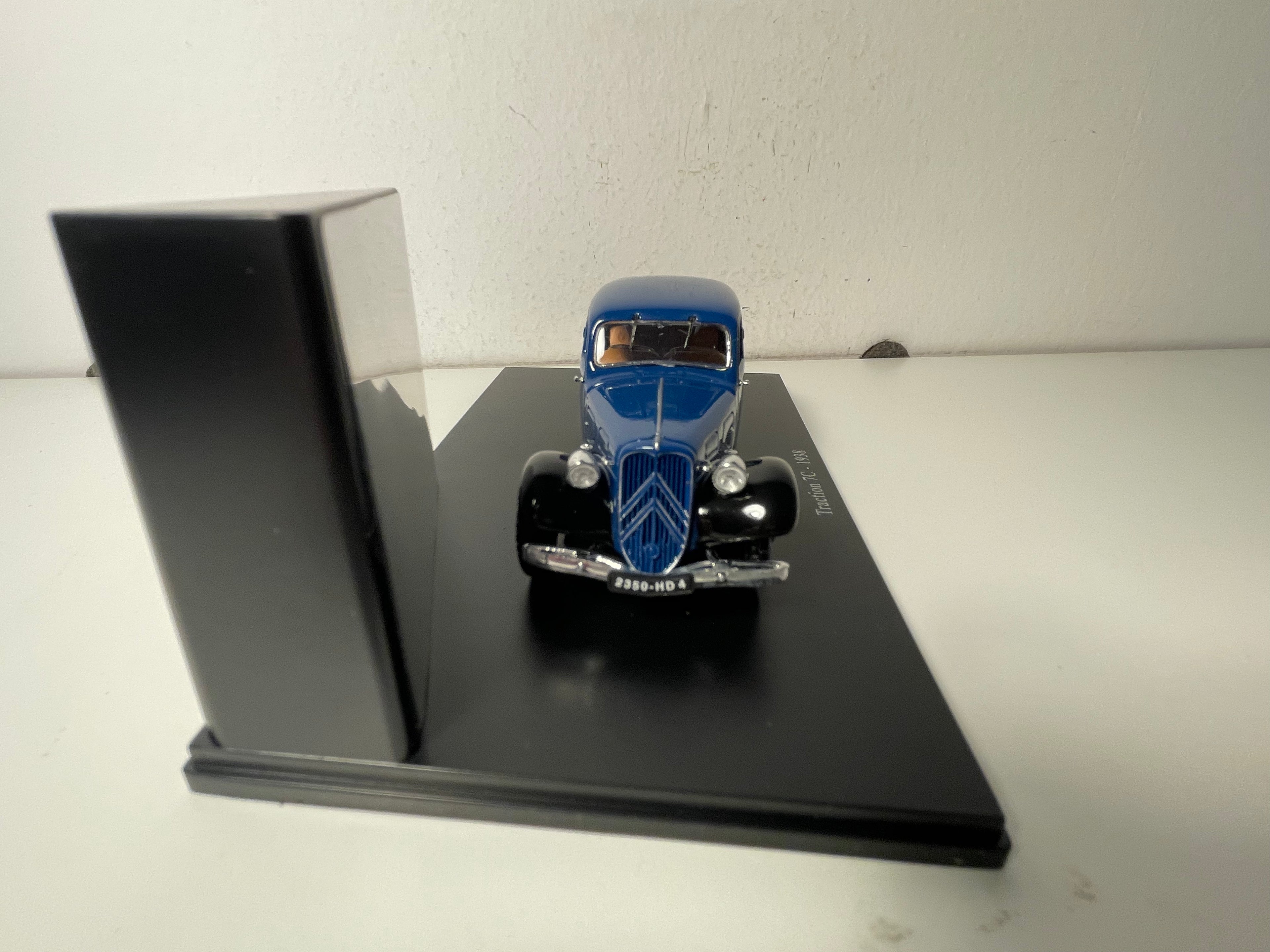 1938 Citroën Traction 7C Blue (Plexi Box)