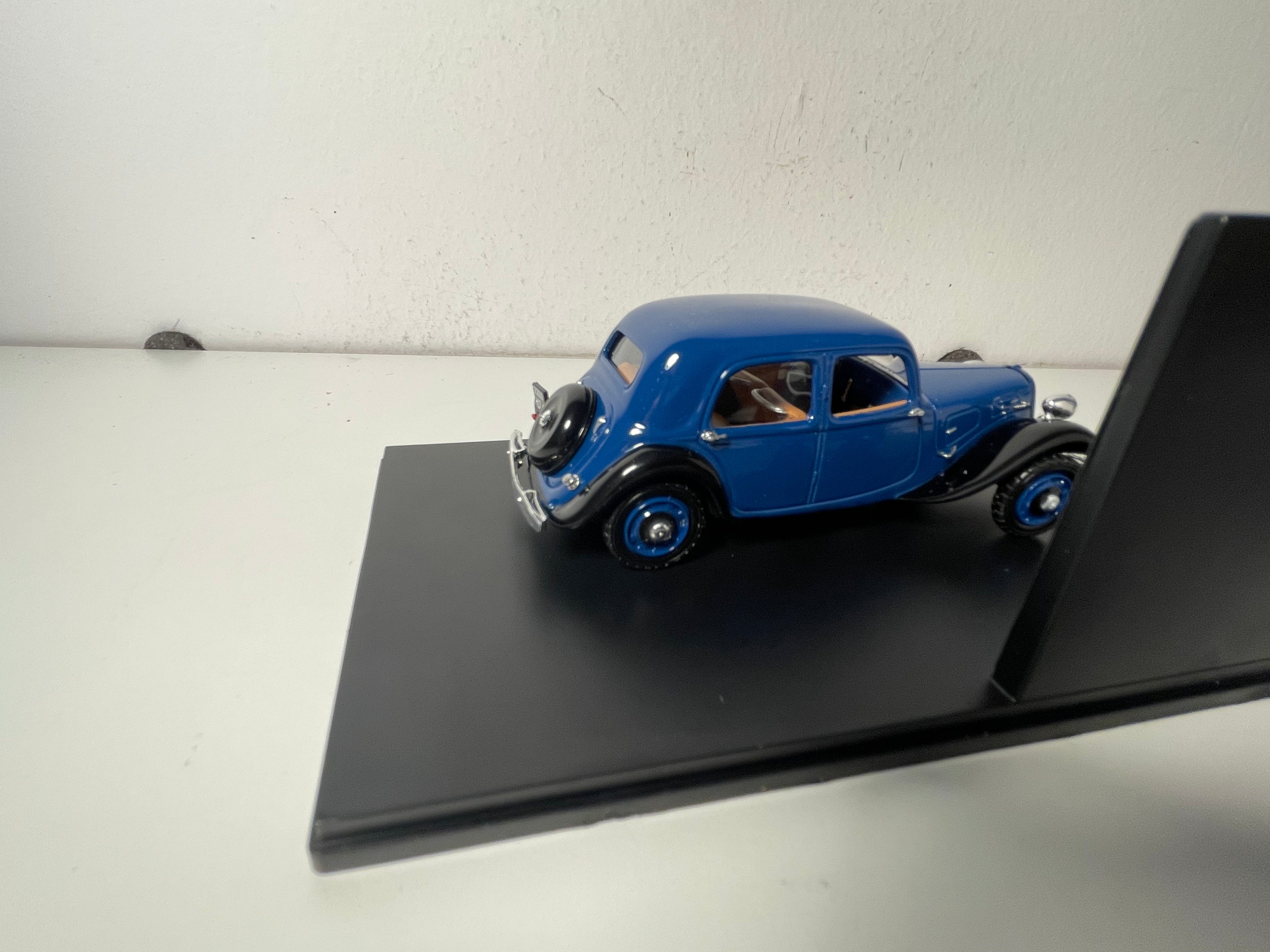 1938 Citroën Traction 7C Blue (Plexi Box)