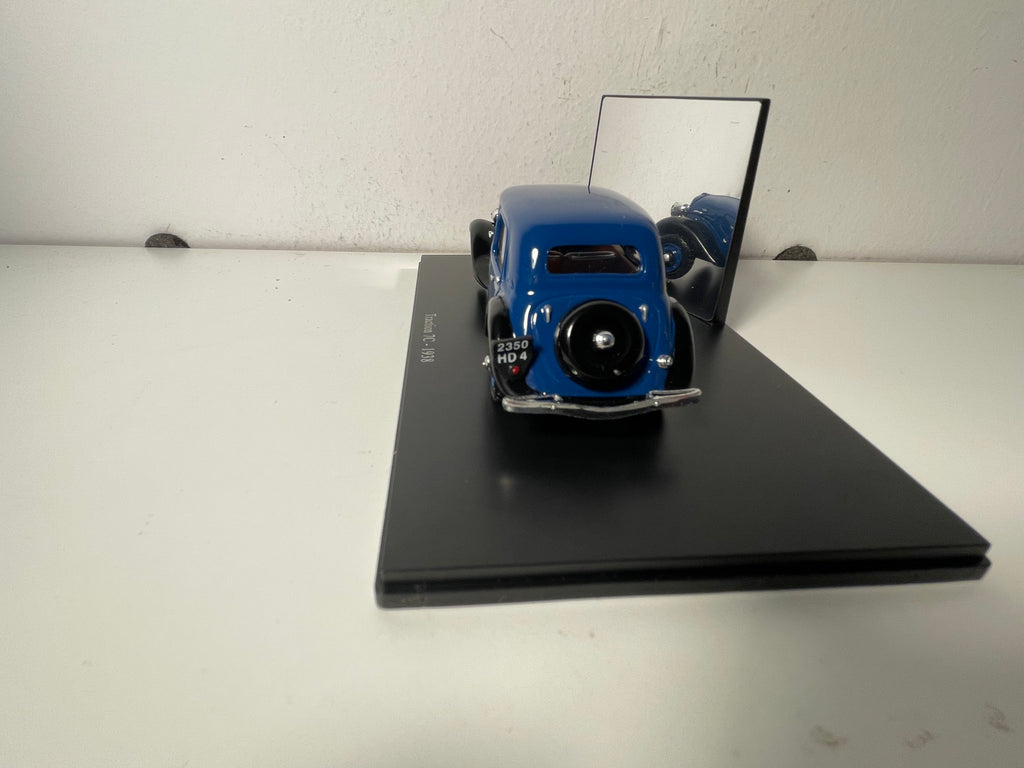 Citroën Traction 7C bleue de 1938 (boite plexi)