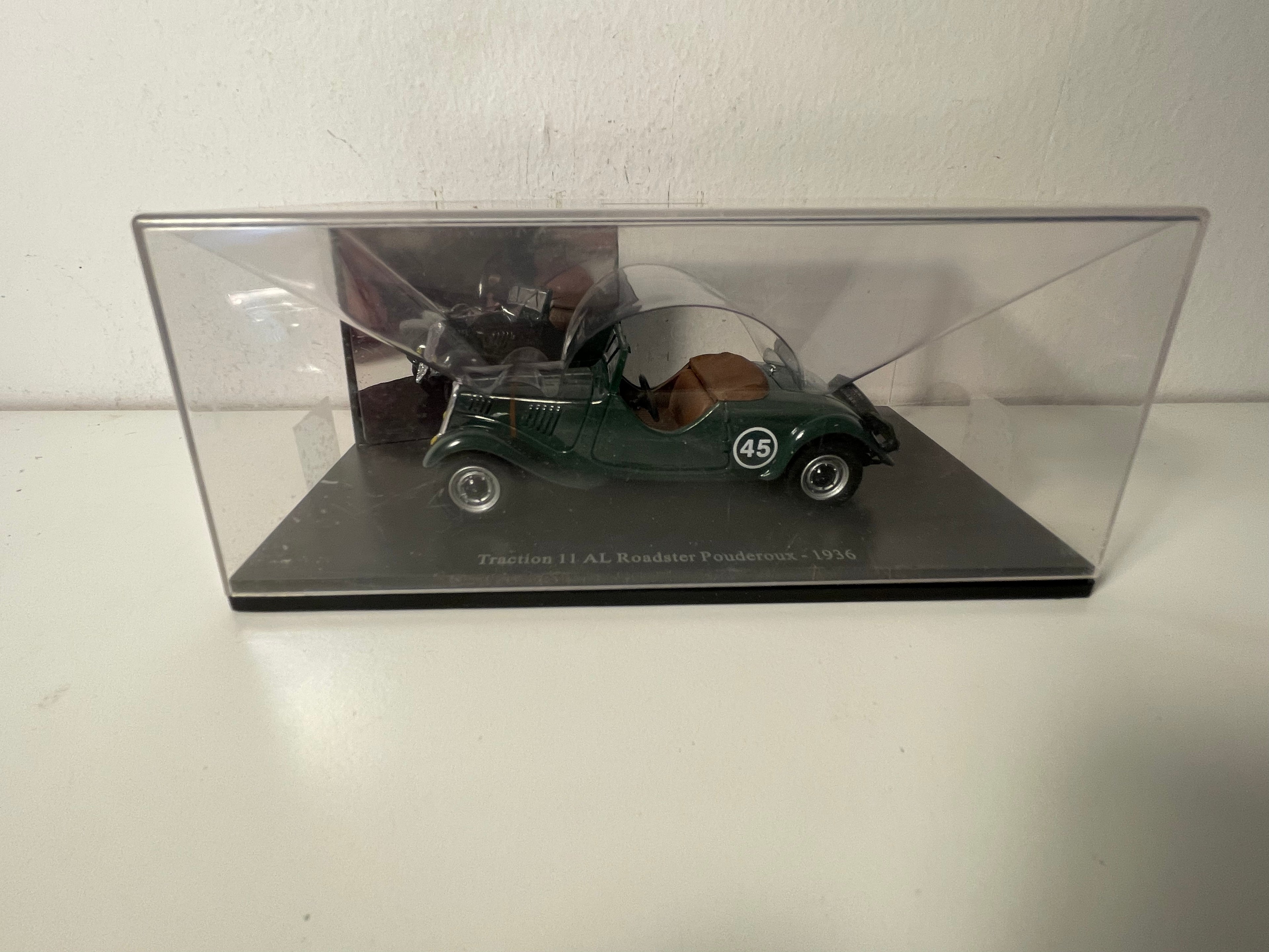 Citroën Traction 11 AL Roadster Pouderoux gréng Nummer 45 vu 1936 (plexi Këscht)