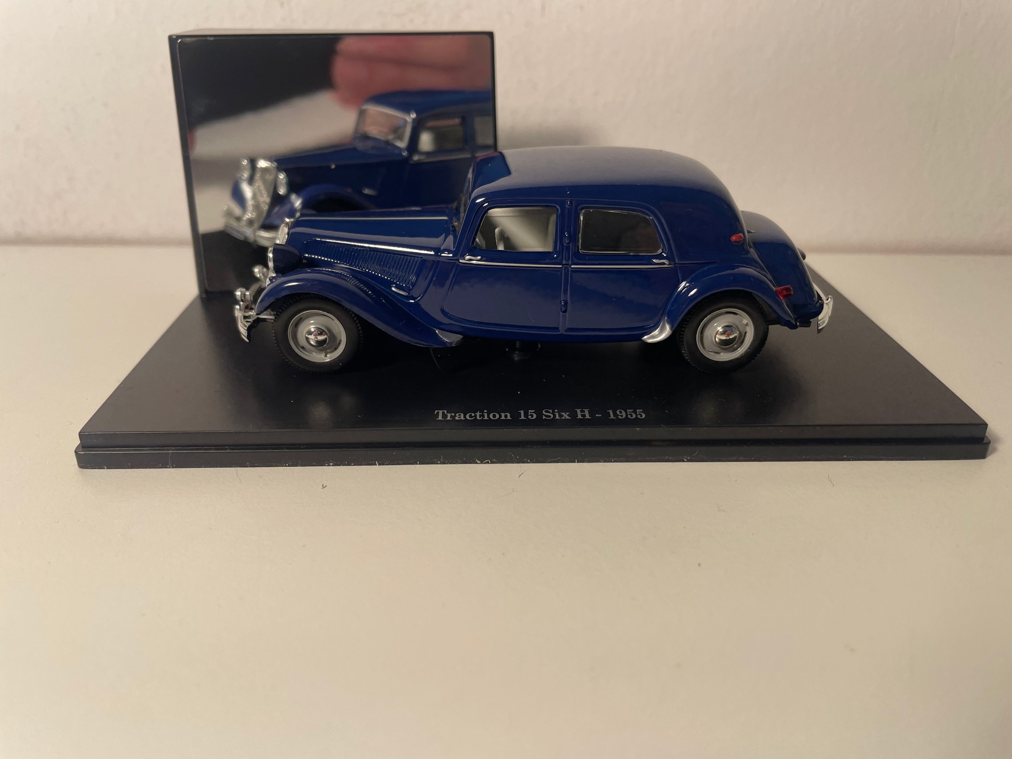 1955 Donkerblauwe Citroën Traction 15 Six H (Plexi-doos)