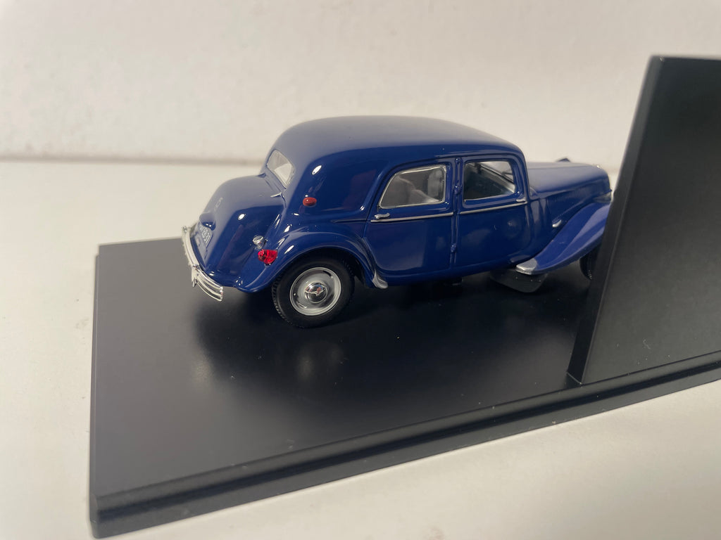 1955 Dunkelblaue Citroën Traction 15 Six H (Plexi-Box)