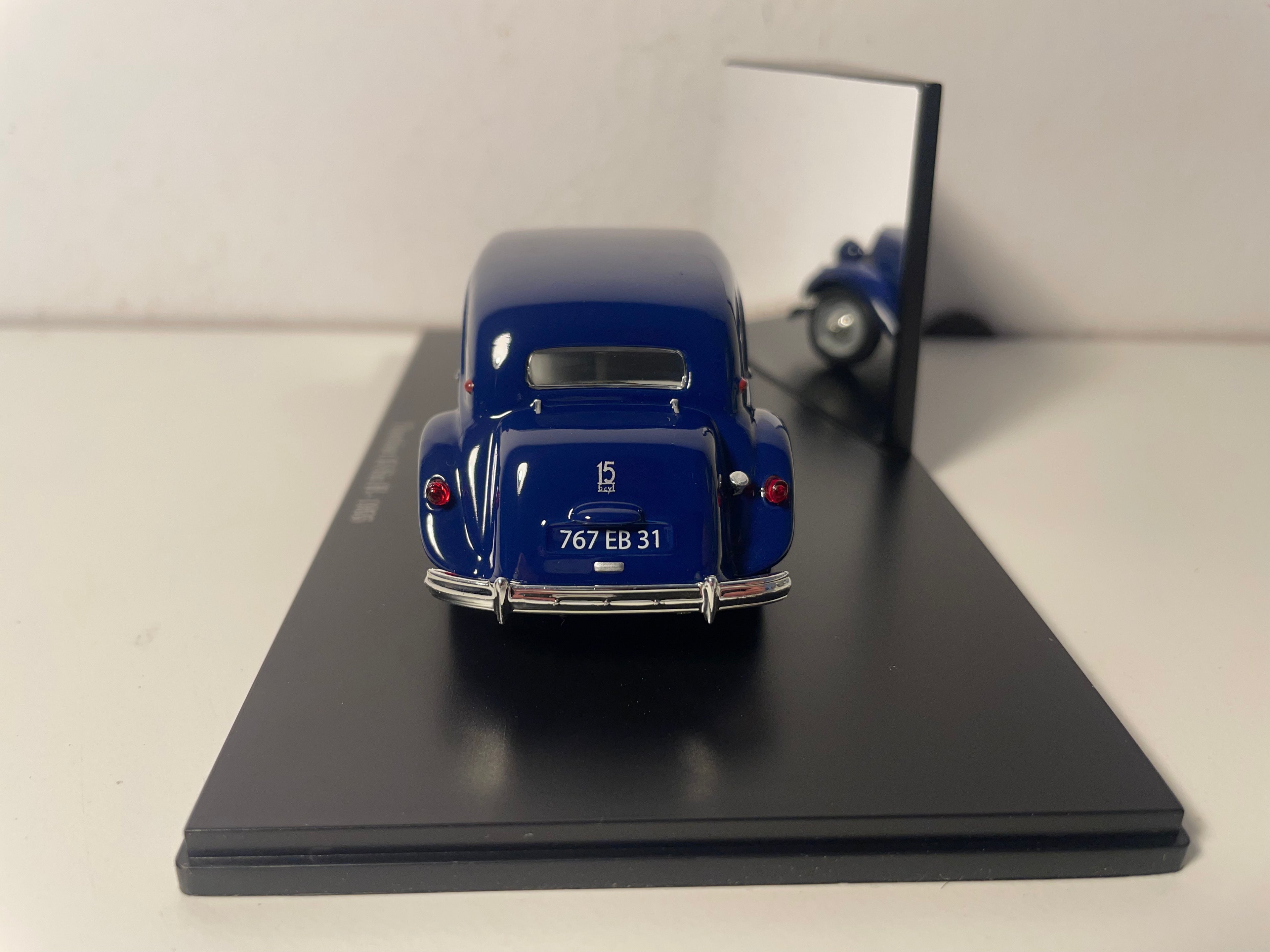 1955 Donkerblauwe Citroën Traction 15 Six H (Plexi-doos)