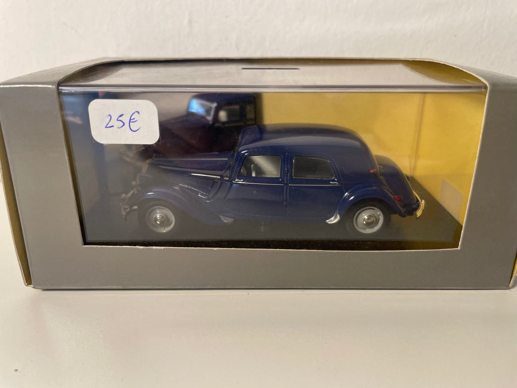 1955 Dunkelblaue Citroën Traction 15 Six H (Plexi-Box)