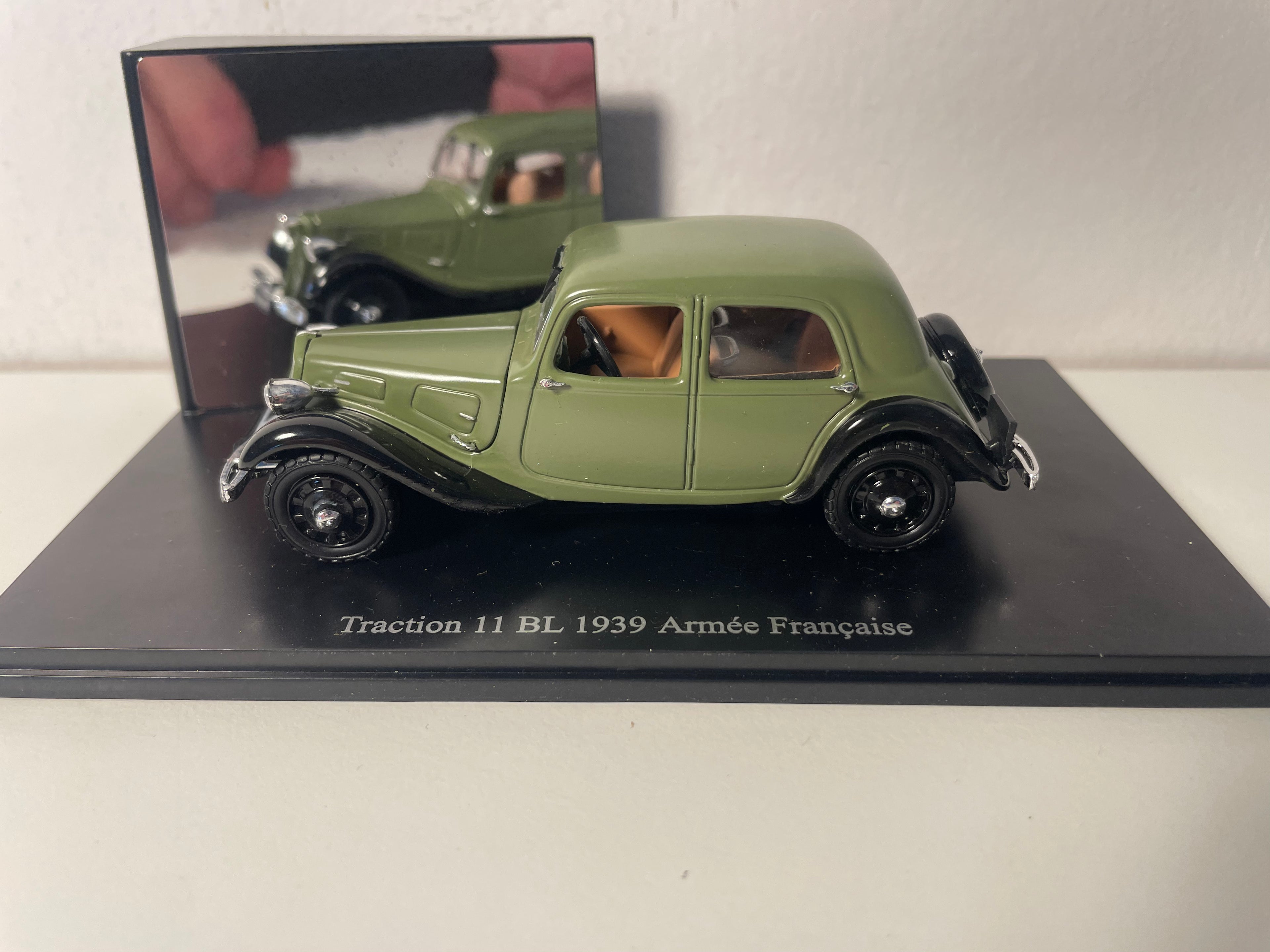 1939 Dark Green Citroën Traction 11 BL - French Army (plexiglass box)