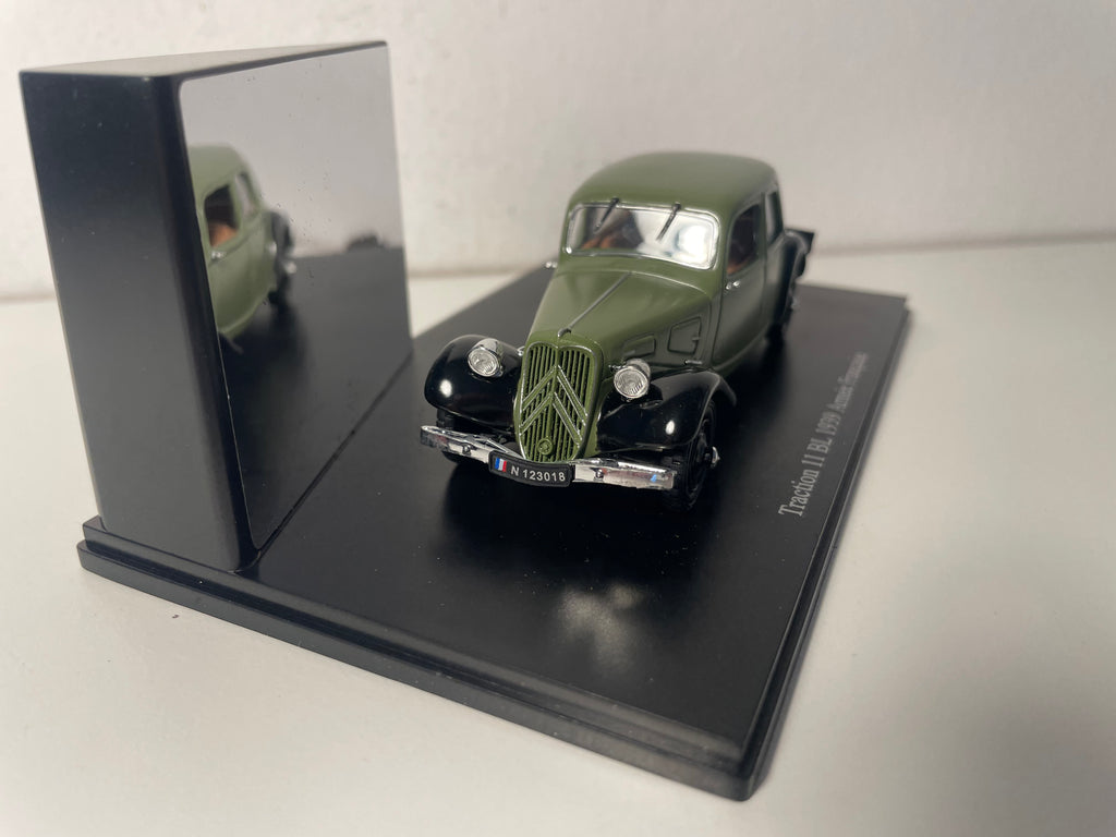 Citroën Traction 11 BL verde escuro de 1939 - Exército Francês (caixa plexi)