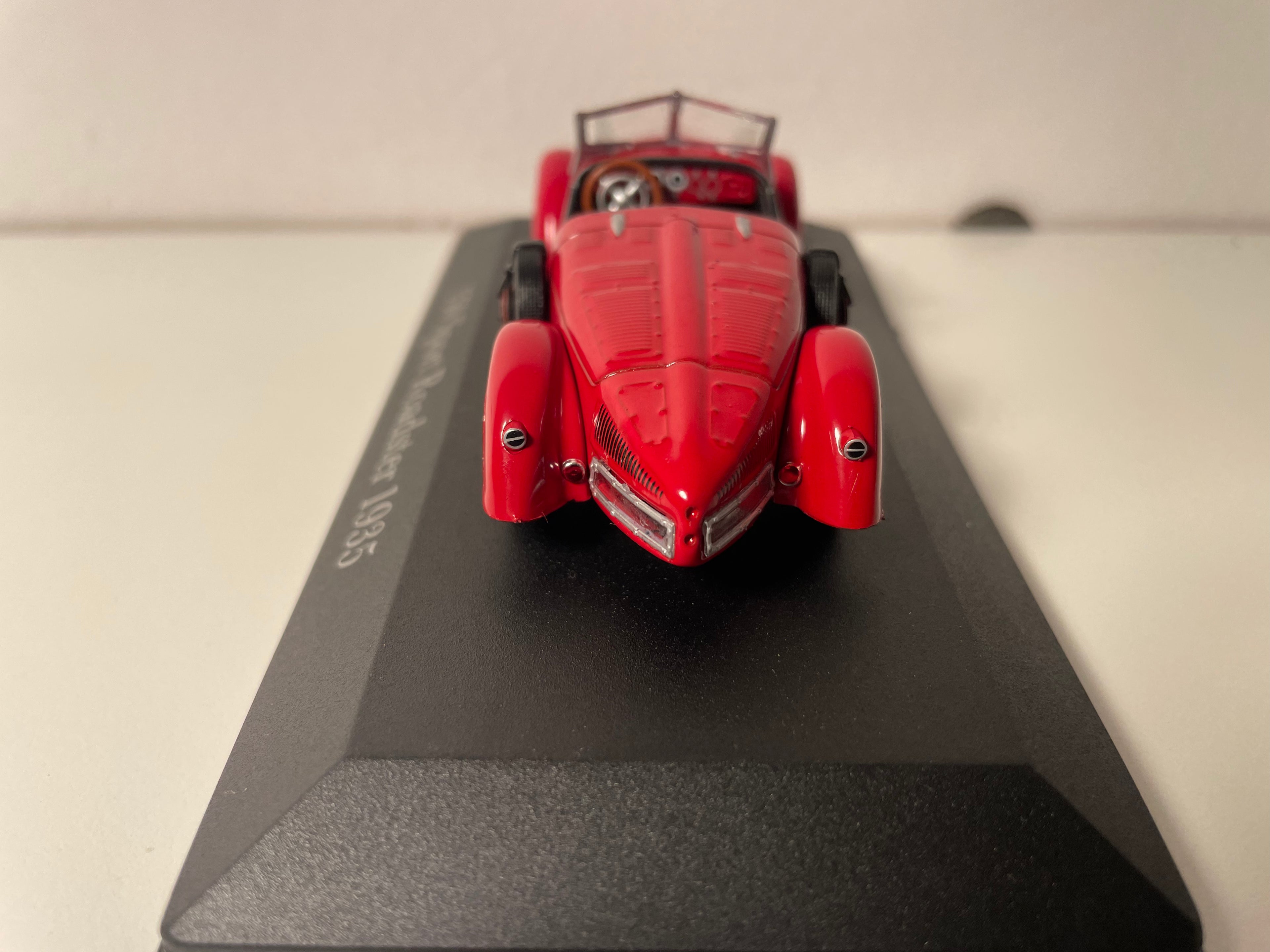 Ciemnoczerwony Mercedes 150 Sport Roadster z 1935 roku