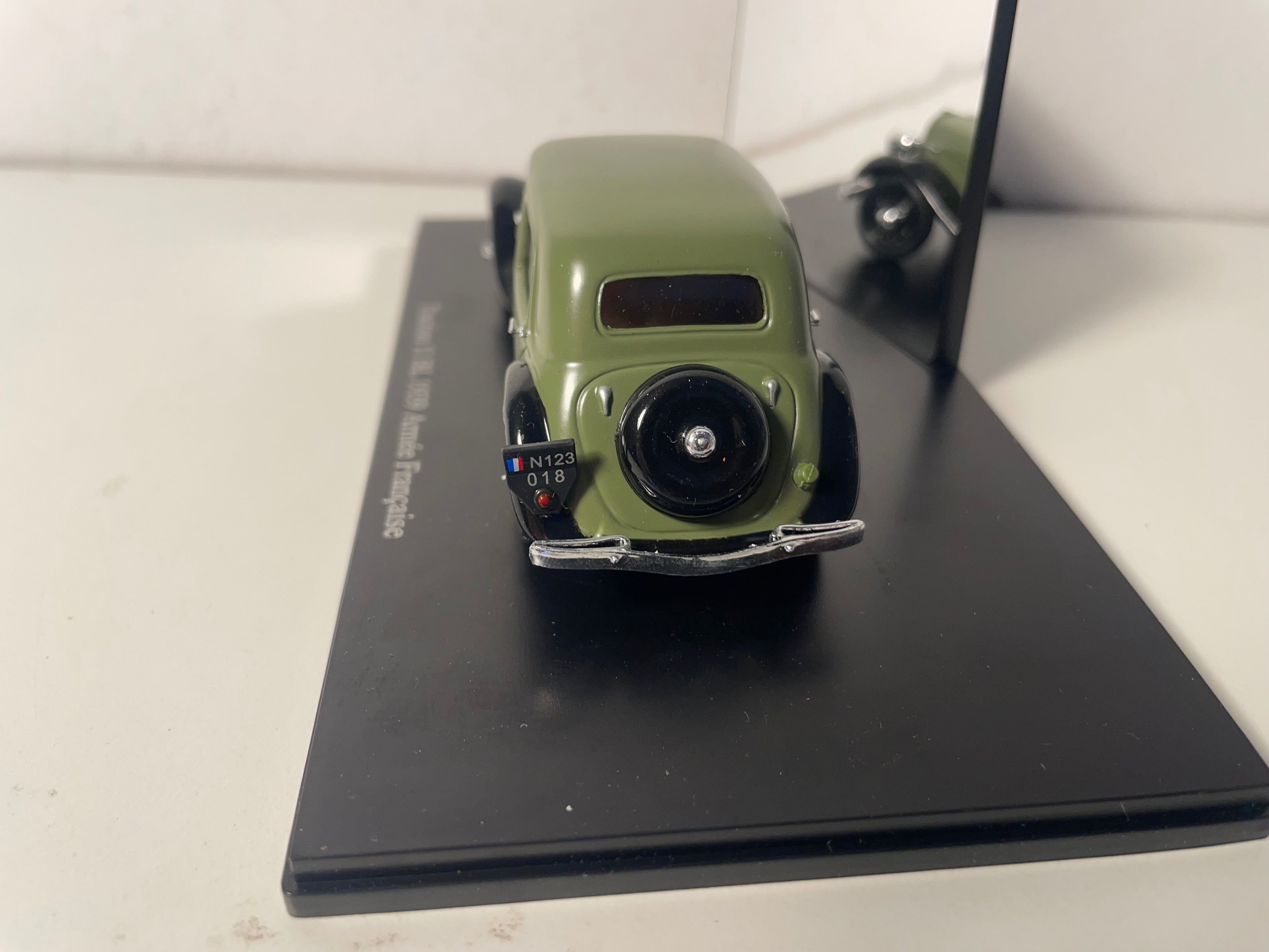 1939 Dark Green Citroën Traction 11 BL - French Army (plexiglass box)