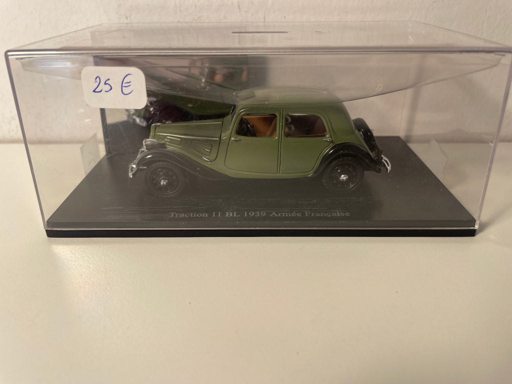 Citroën Traction 11 BL verde escuro de 1939 - Exército Francês (caixa plexi)