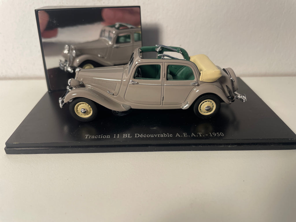 Citroën Traction 11 BL Découvrable A.E.A.T. marron? de 1950 (boite plexi)
