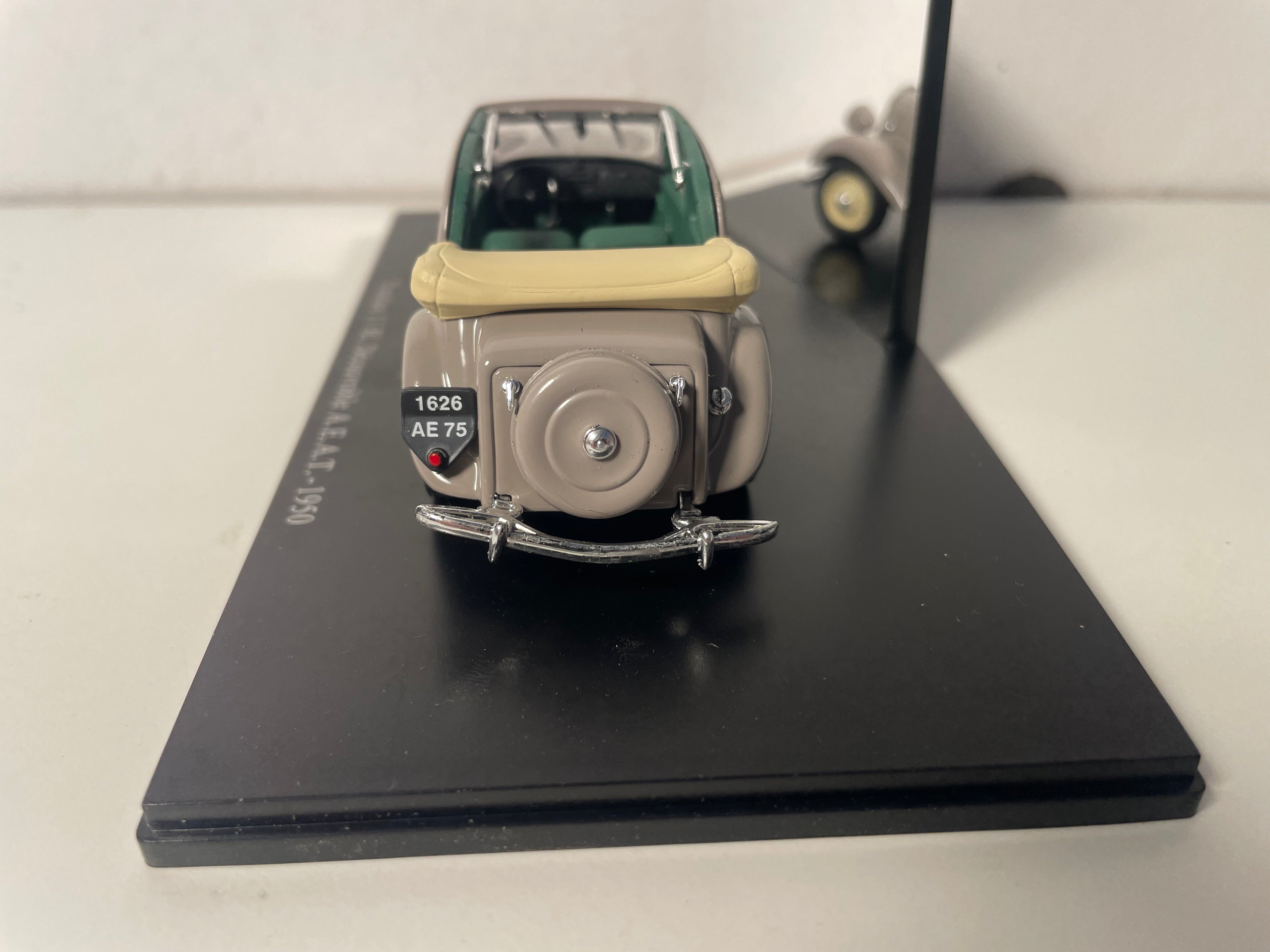 1950 Citroën Traction 11 BL Découvrable A.E.A.T. Brown (Plexi Box)