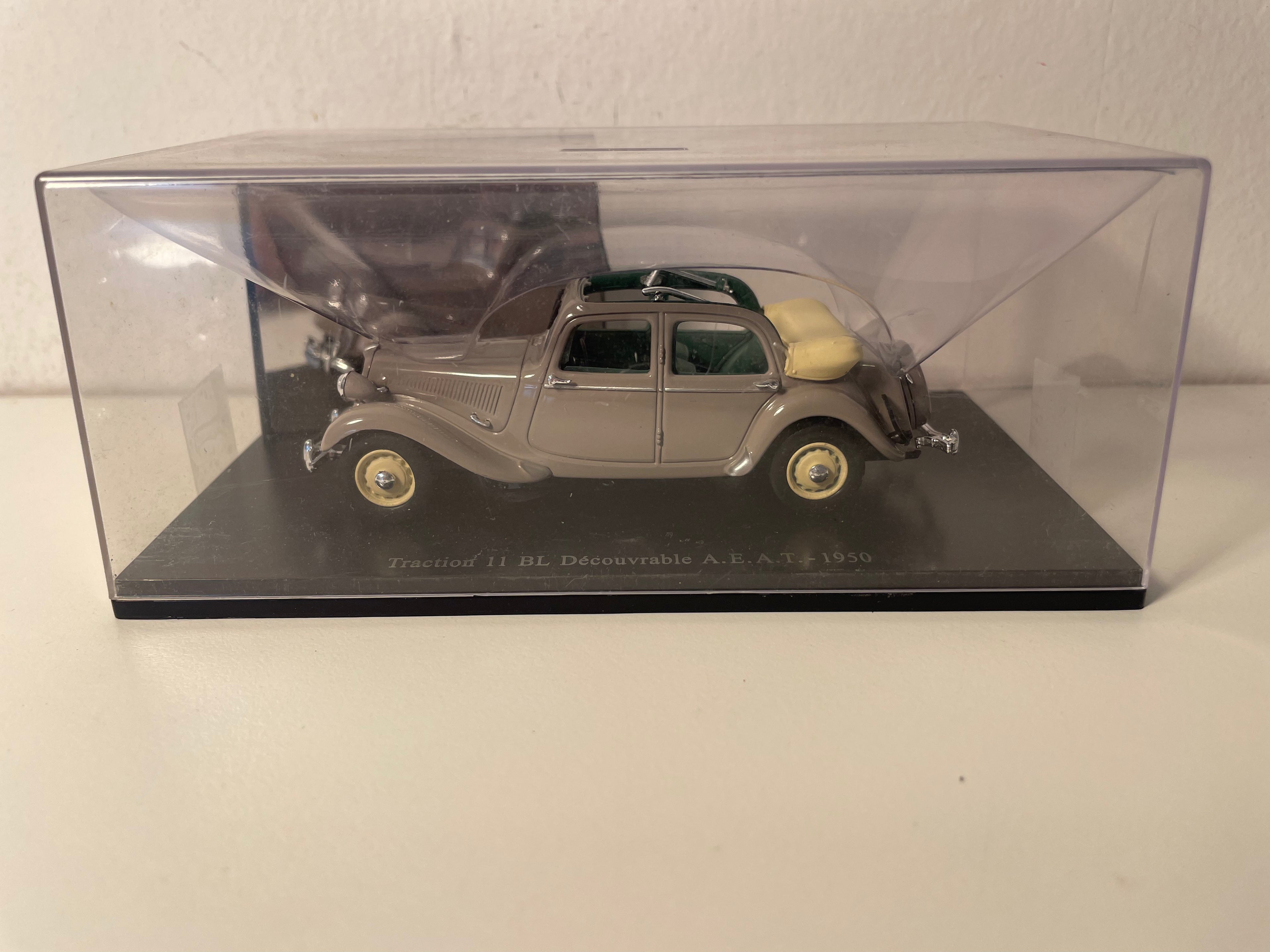 1950 Citroën Traction 11 BL Découvrable A.E.A.T. Brown (Plexi Box)