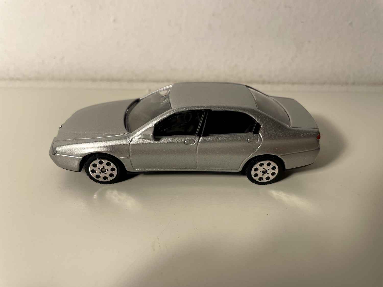 Alfa Roméo 166 gris - Majorette