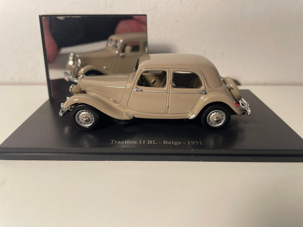 Citroën Traction 11 BL Belge marron de 1951 (boite plexi)