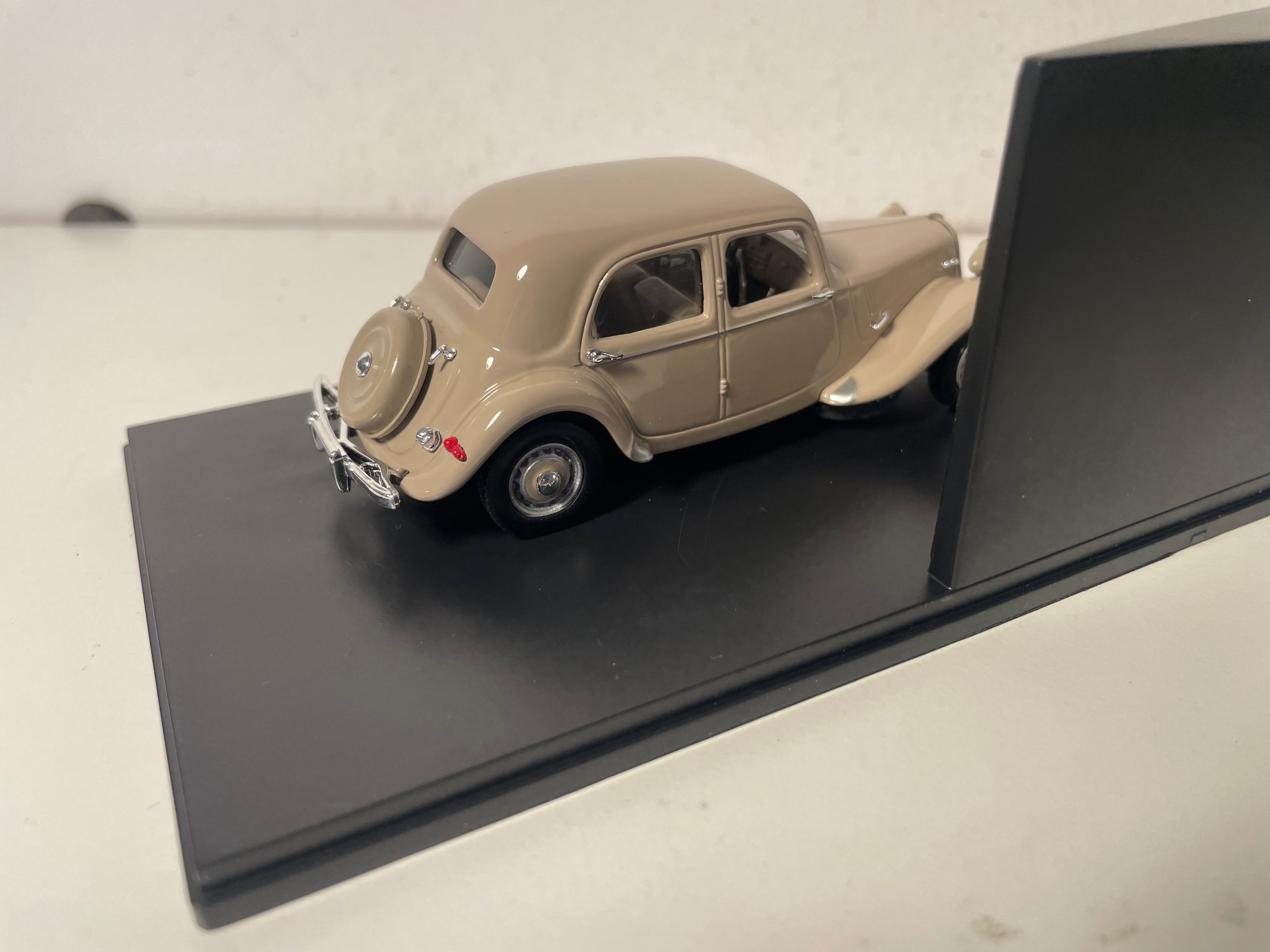 Citroën Traction 11 BL Belge brong aus 1951 (plexi Këscht)