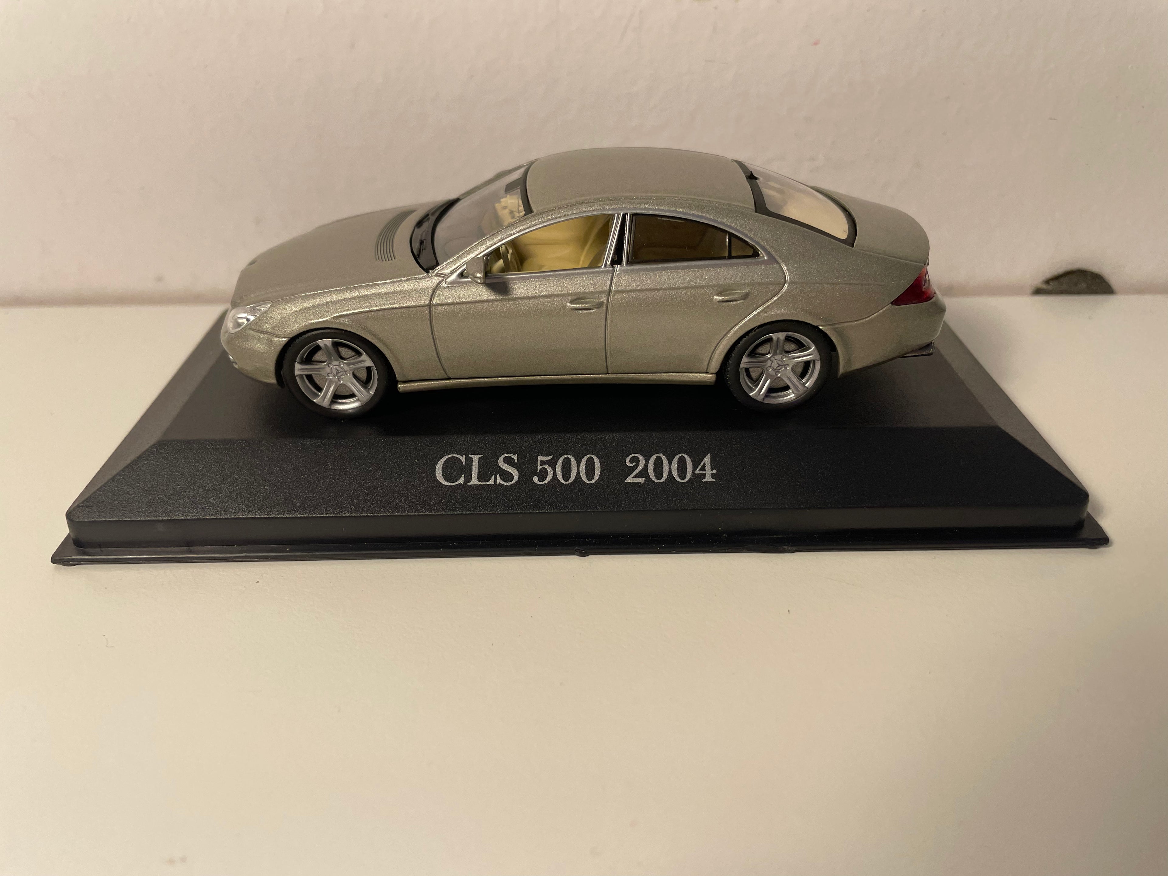 Mercedes CLS 500 2004 marrón claro