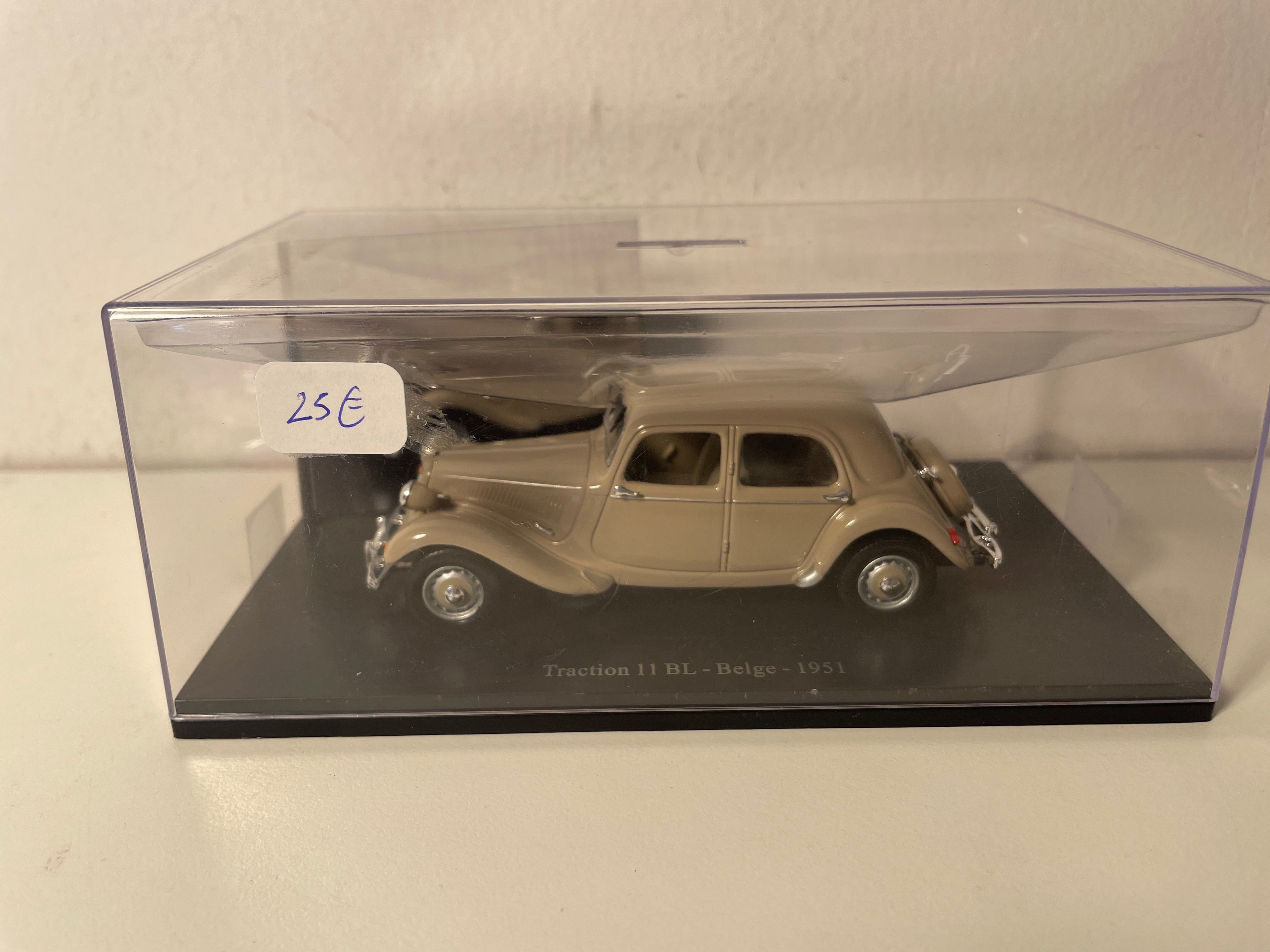 Citroën Traction 11 BL Belge brong aus 1951 (plexi Këscht)