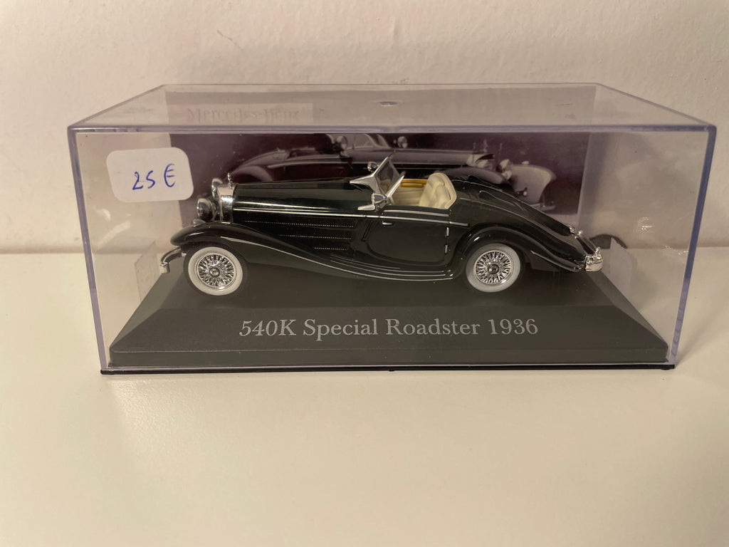Ciemnozielony Mercedes 540K Special Roadster z 1936 roku
