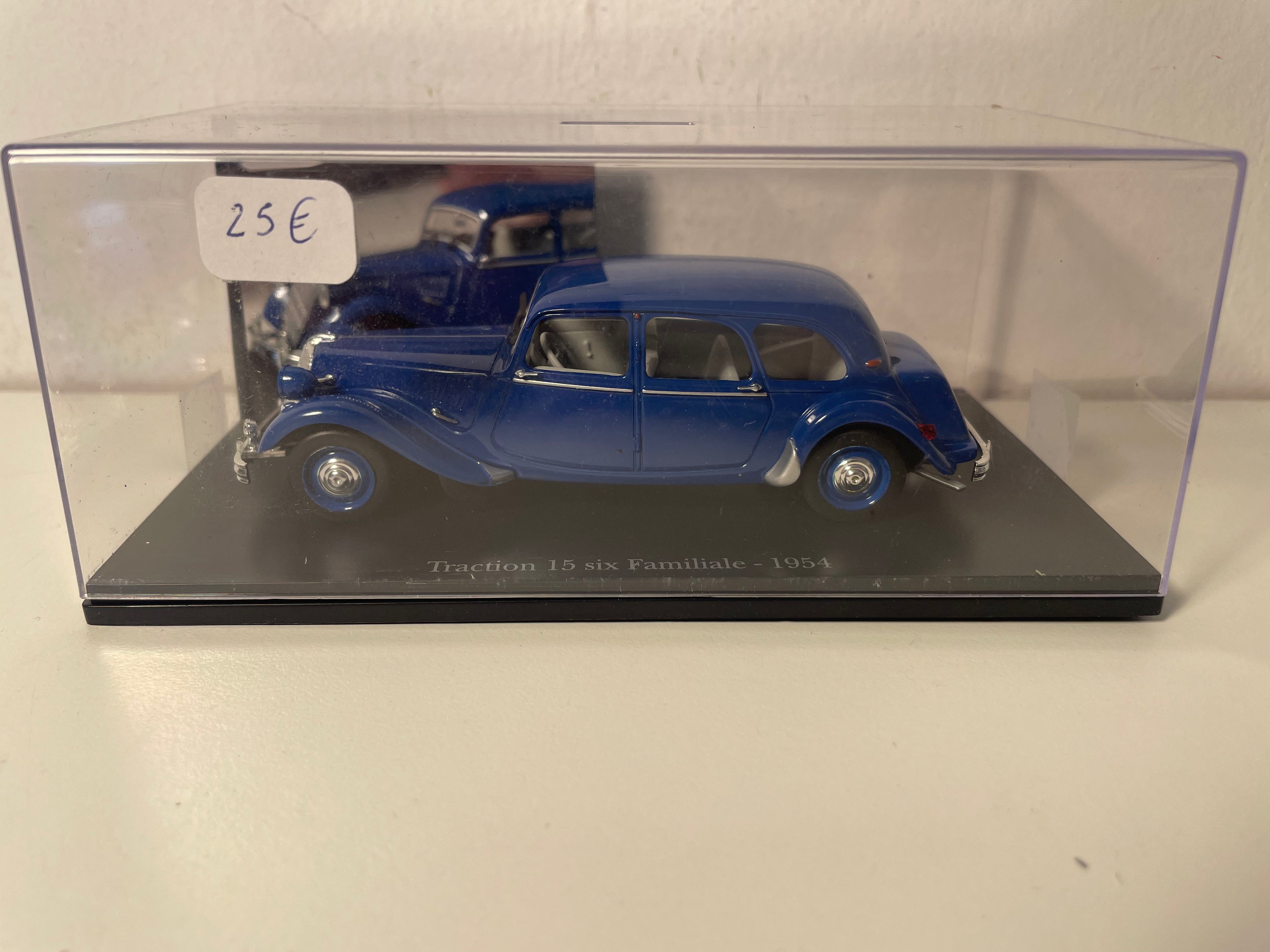 Citroën Traction 15 six Familiale azul de 1954 (caja de plexiglas)