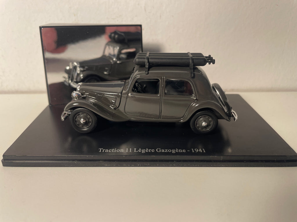 Citroën Traction 11 Light Gazogene from 1941 (Plexi Box)