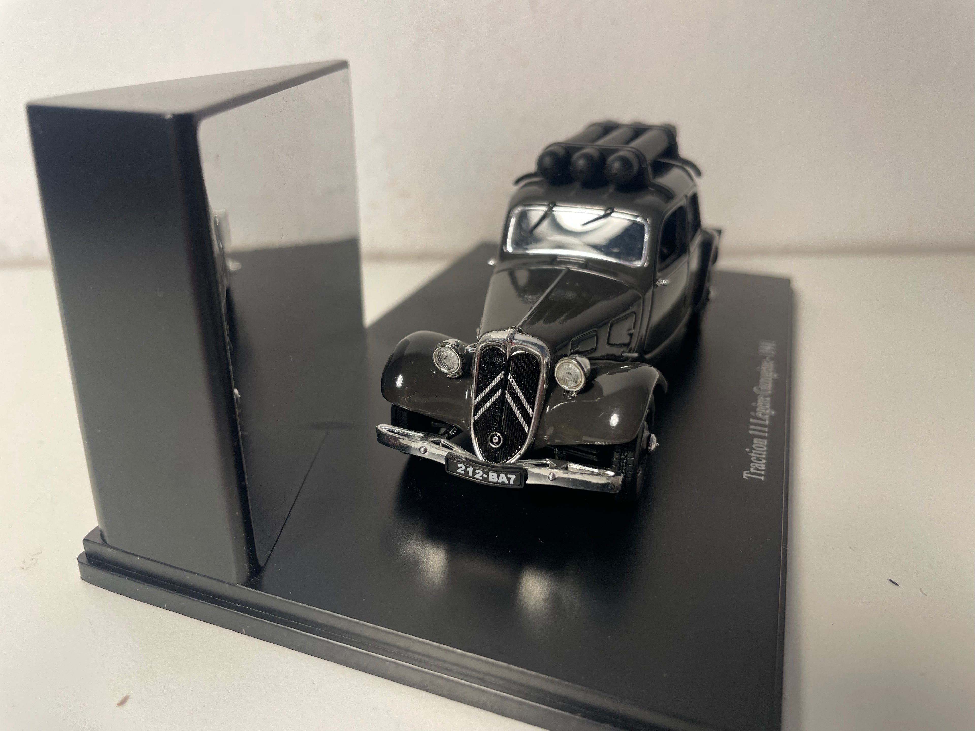 Citroën Traction 11 Light Gazogene from 1941 (Plexi Box)