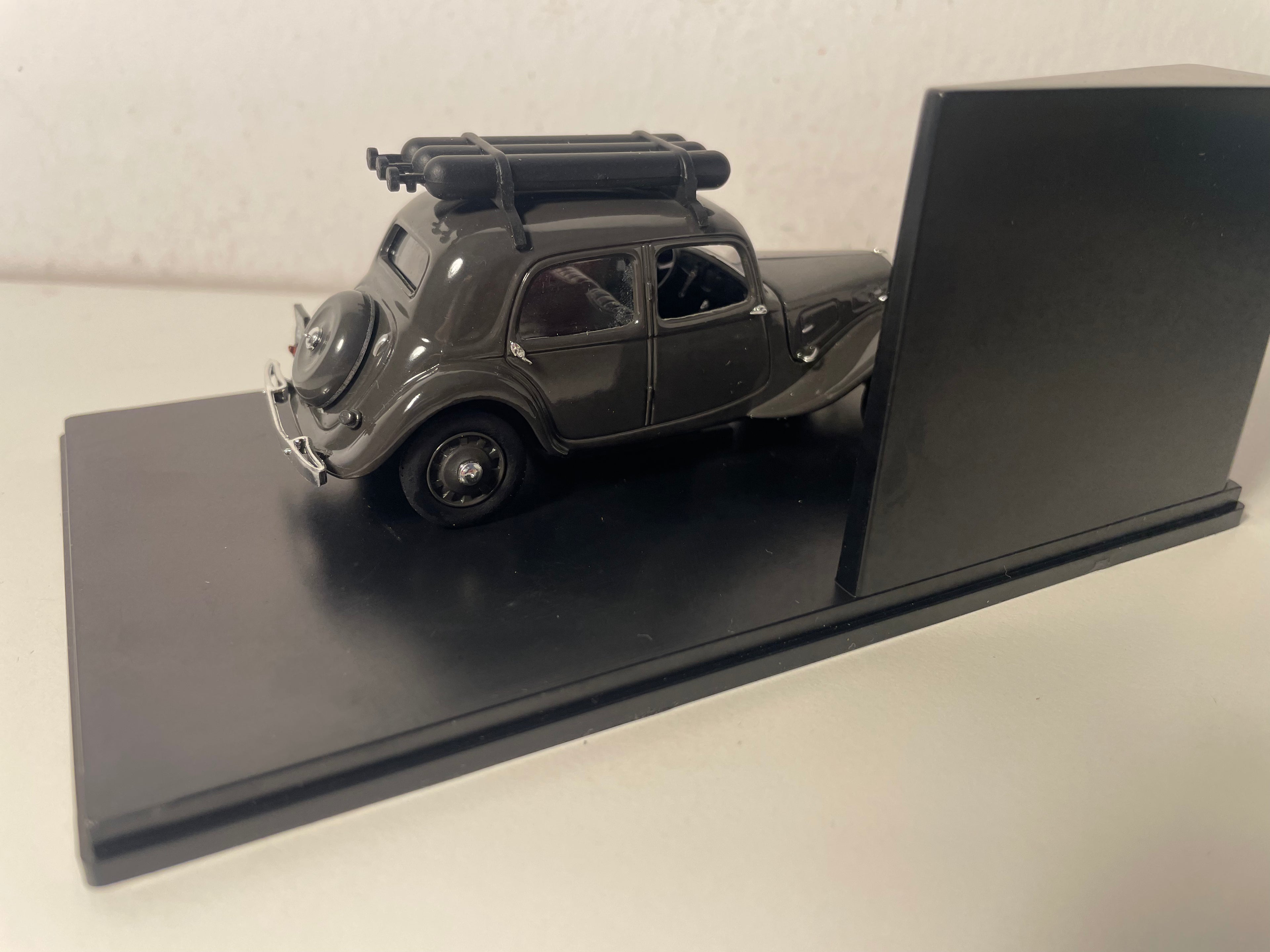 Citroën Traction 11 Light Gazogene from 1941 (Plexi Box)