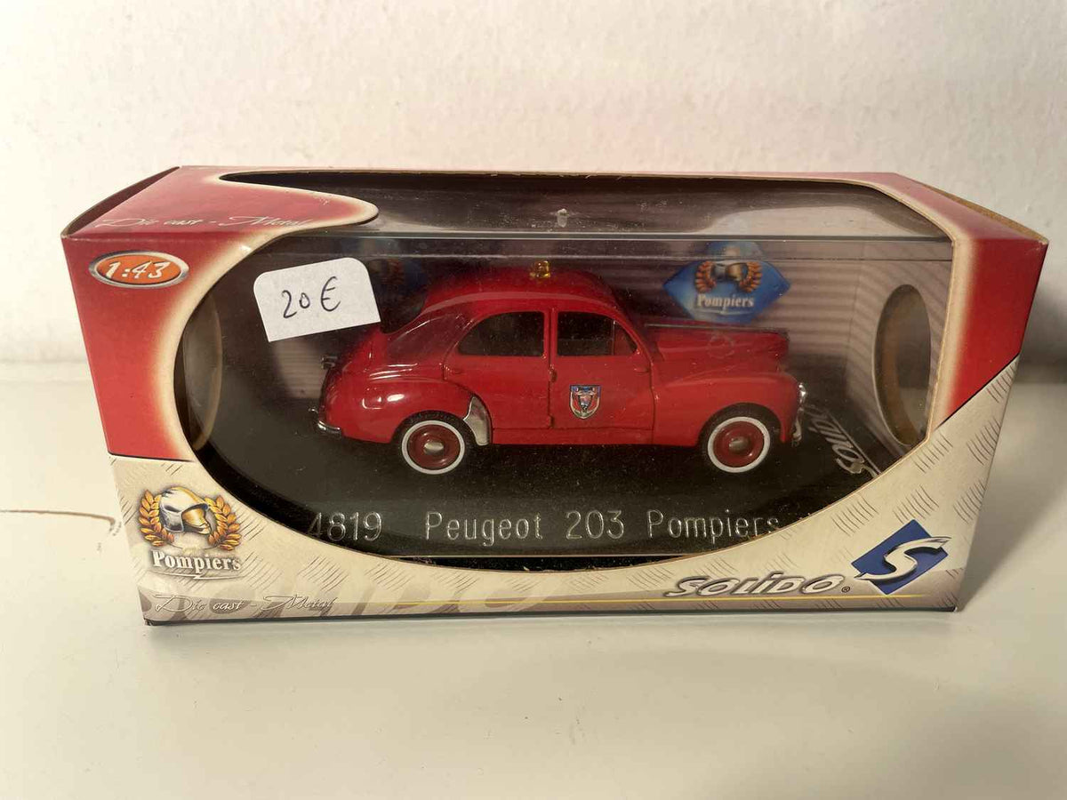 Peugeot 203 rouge de pompiers (Solido référence 4819)