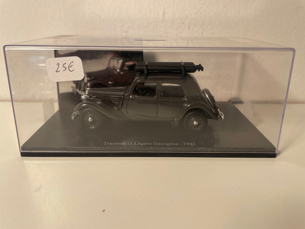 Citroën Traction 11 Light Gazogene from 1941 (Plexi Box)