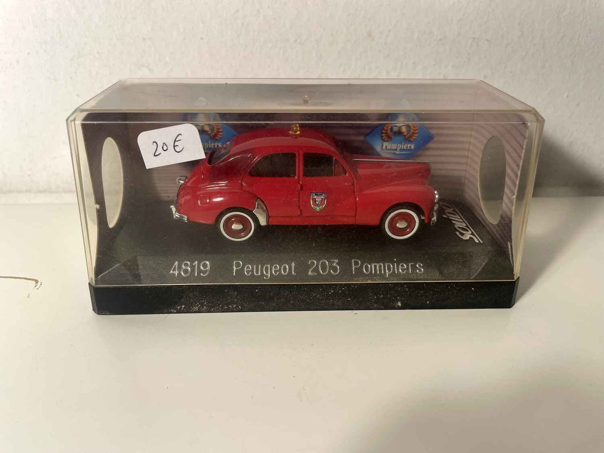 Peugeot 203 rouge de pompiers (Solido référence 4819)