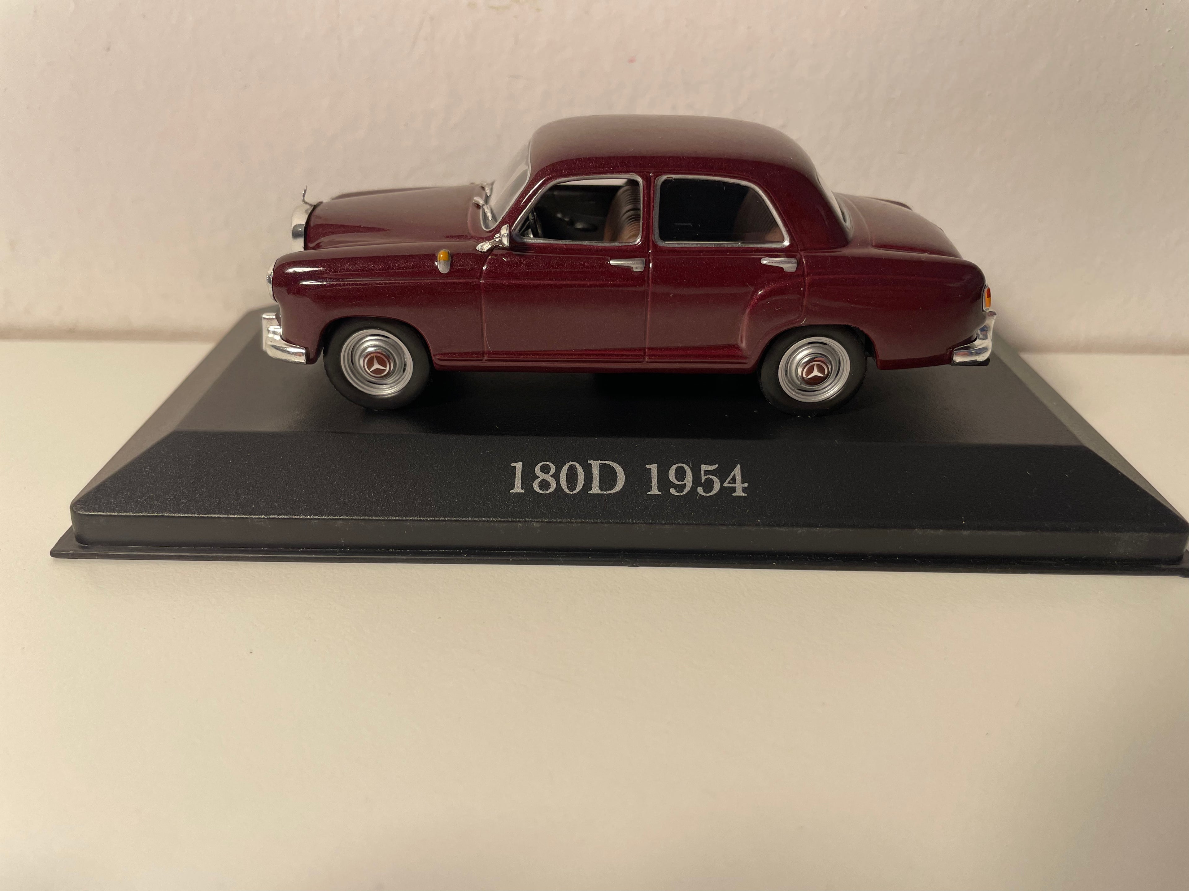 Mercedes 180D bordowy z 1954 roku