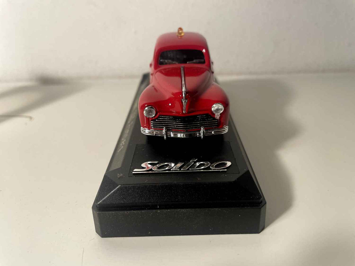 Peugeot 203 rouge de pompiers (Solido référence 4819)