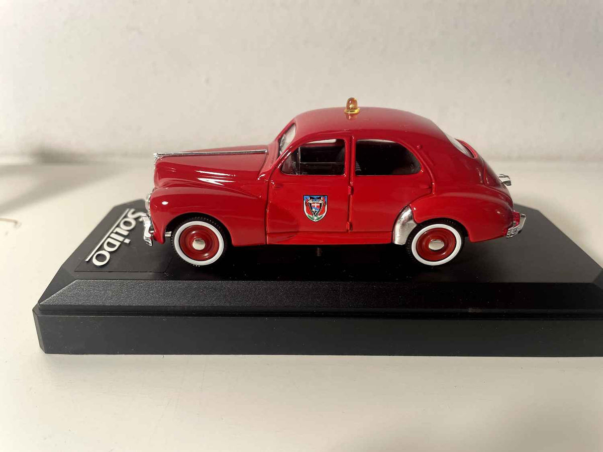 Peugeot 203 rouge de pompiers (Solido référence 4819)