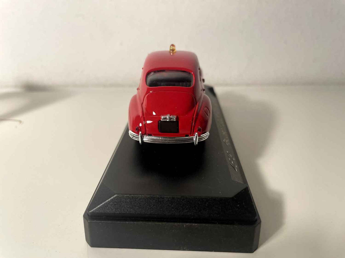Peugeot 203 rouge de pompiers (Solido référence 4819)